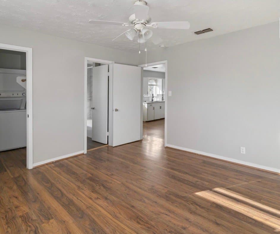 Bryan Apartment: 1014 E 23rd St