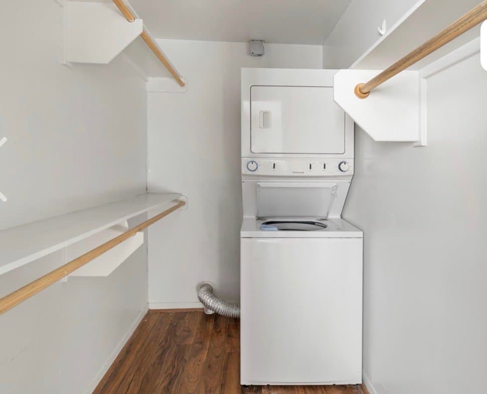 Bryan Apartment: 1014 E 23rd St