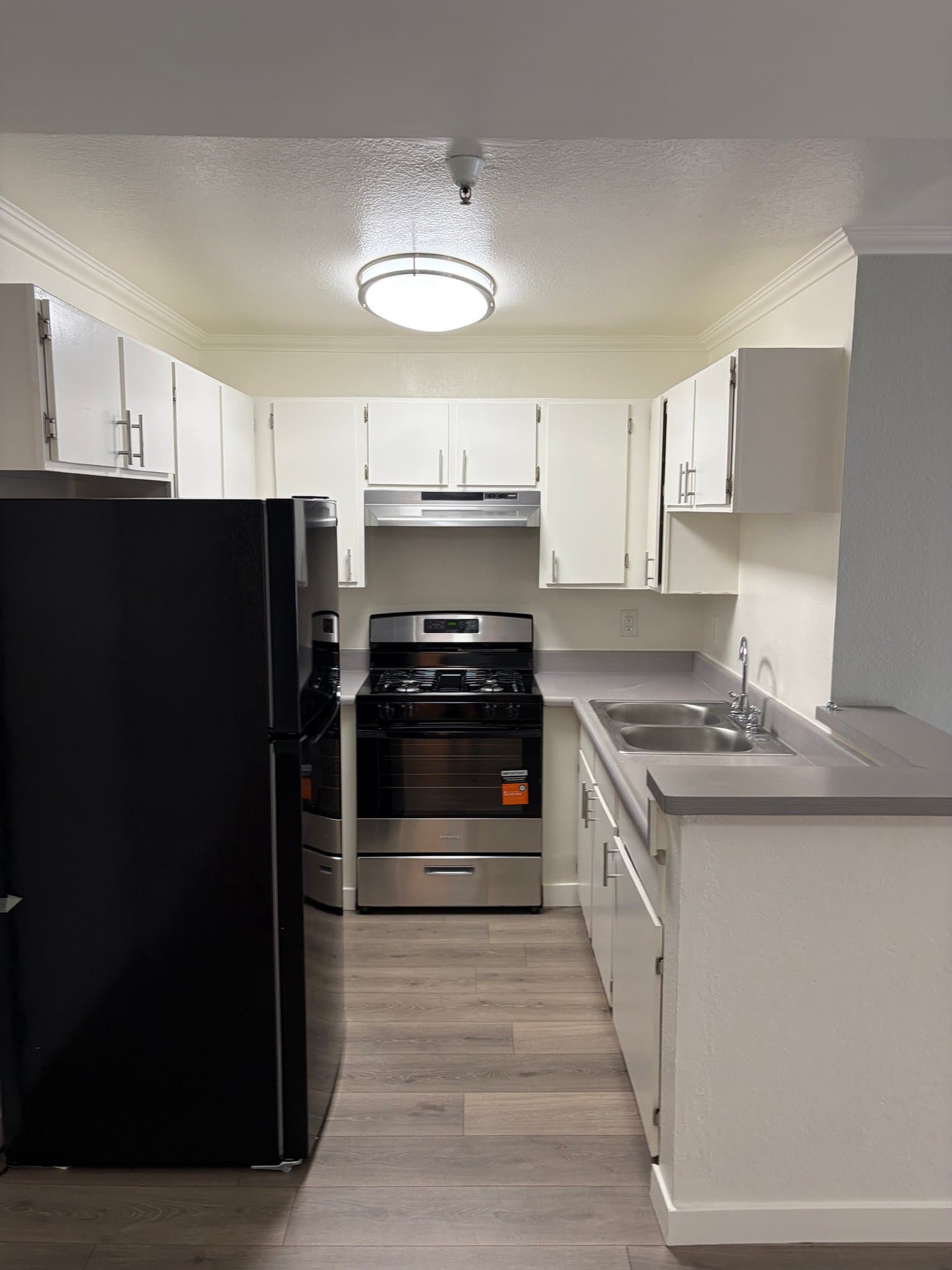 North Hollywood Apartment: 5811 Tujunga ave