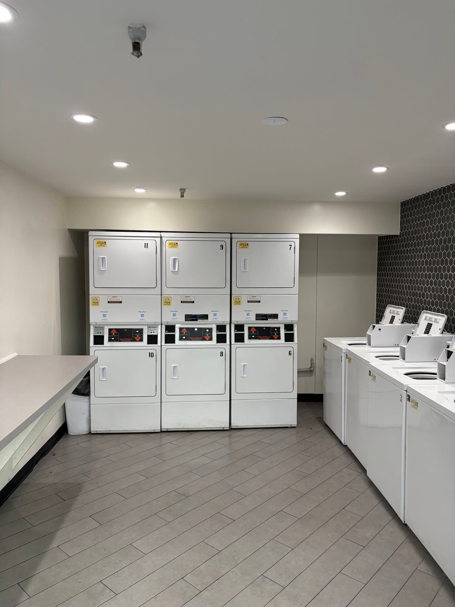 North Hollywood Apartment: 5811 Tujunga ave