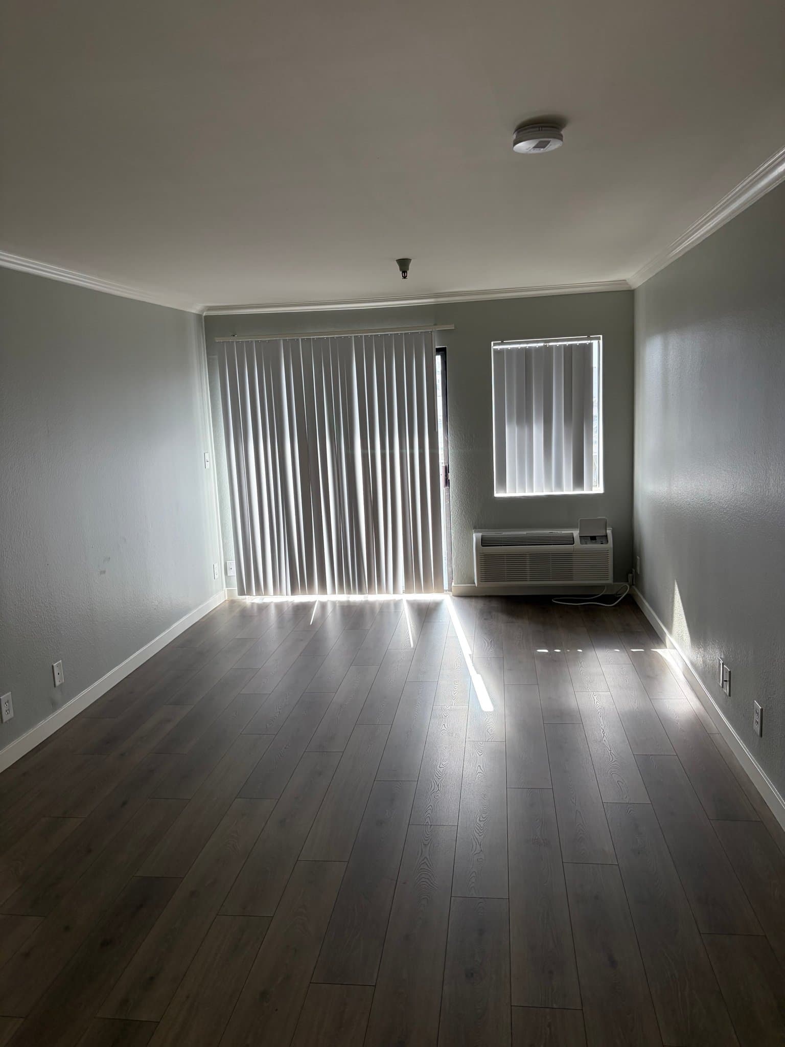 North Hollywood Apartment: 5811 Tujunga ave