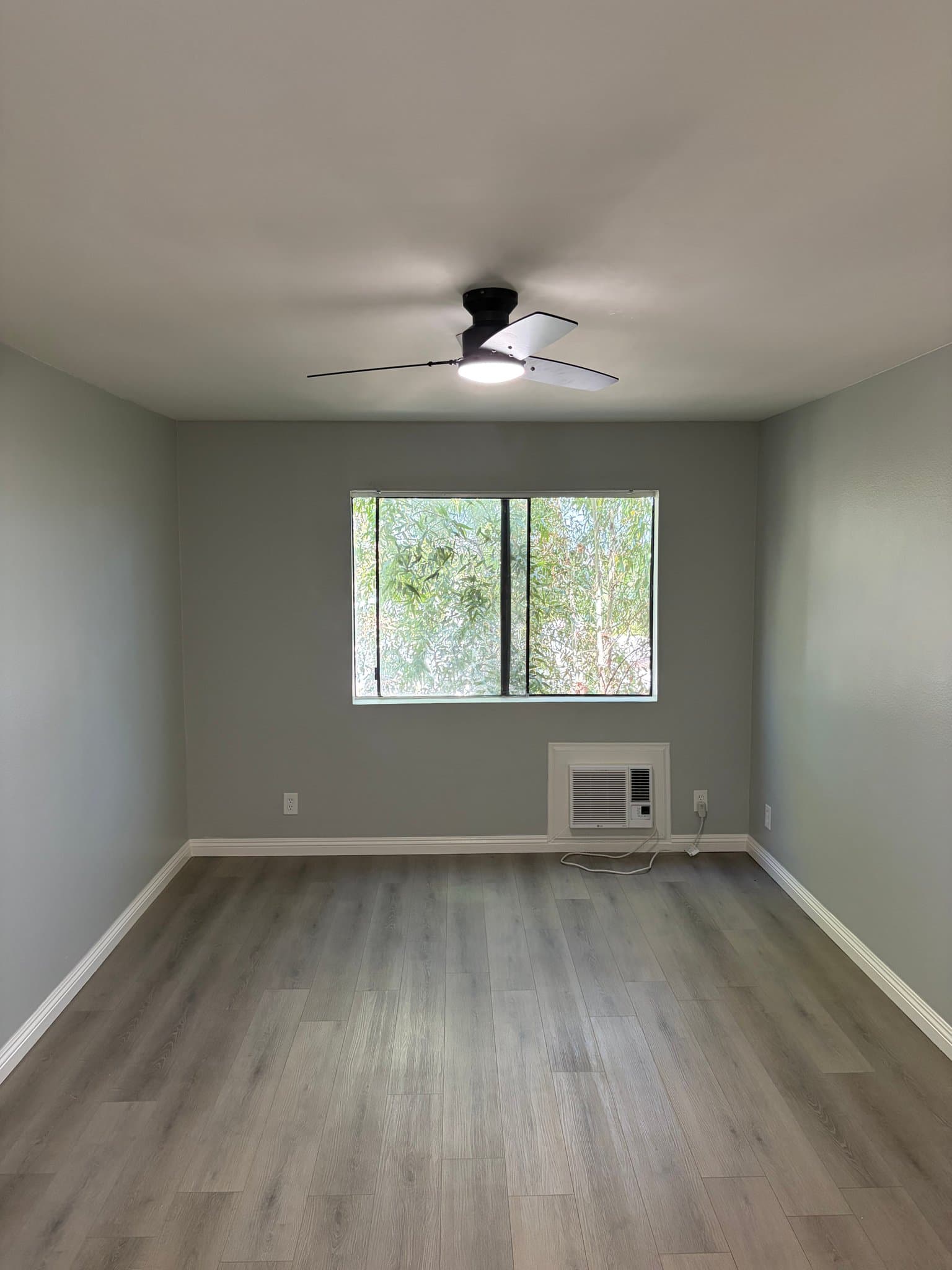 North Hollywood Apartment: 5811 Tujunga ave