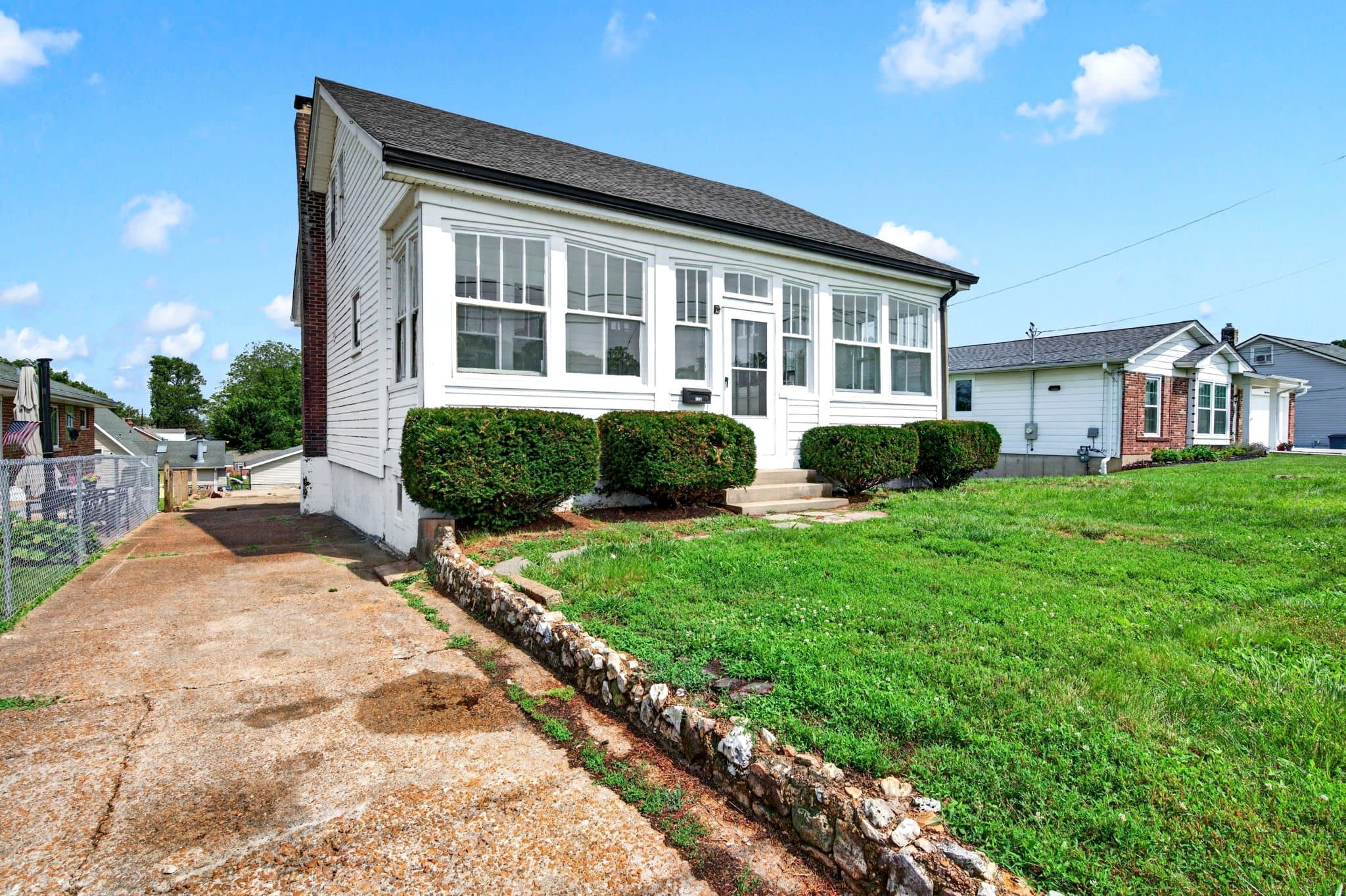 Affton House: 8706 Valcour Ave