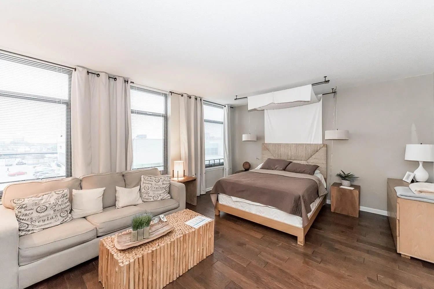 Chicago Apartment: 353 N Desplaines Street
