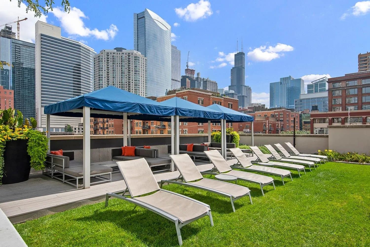 Chicago Apartment: 353 N Desplaines Street