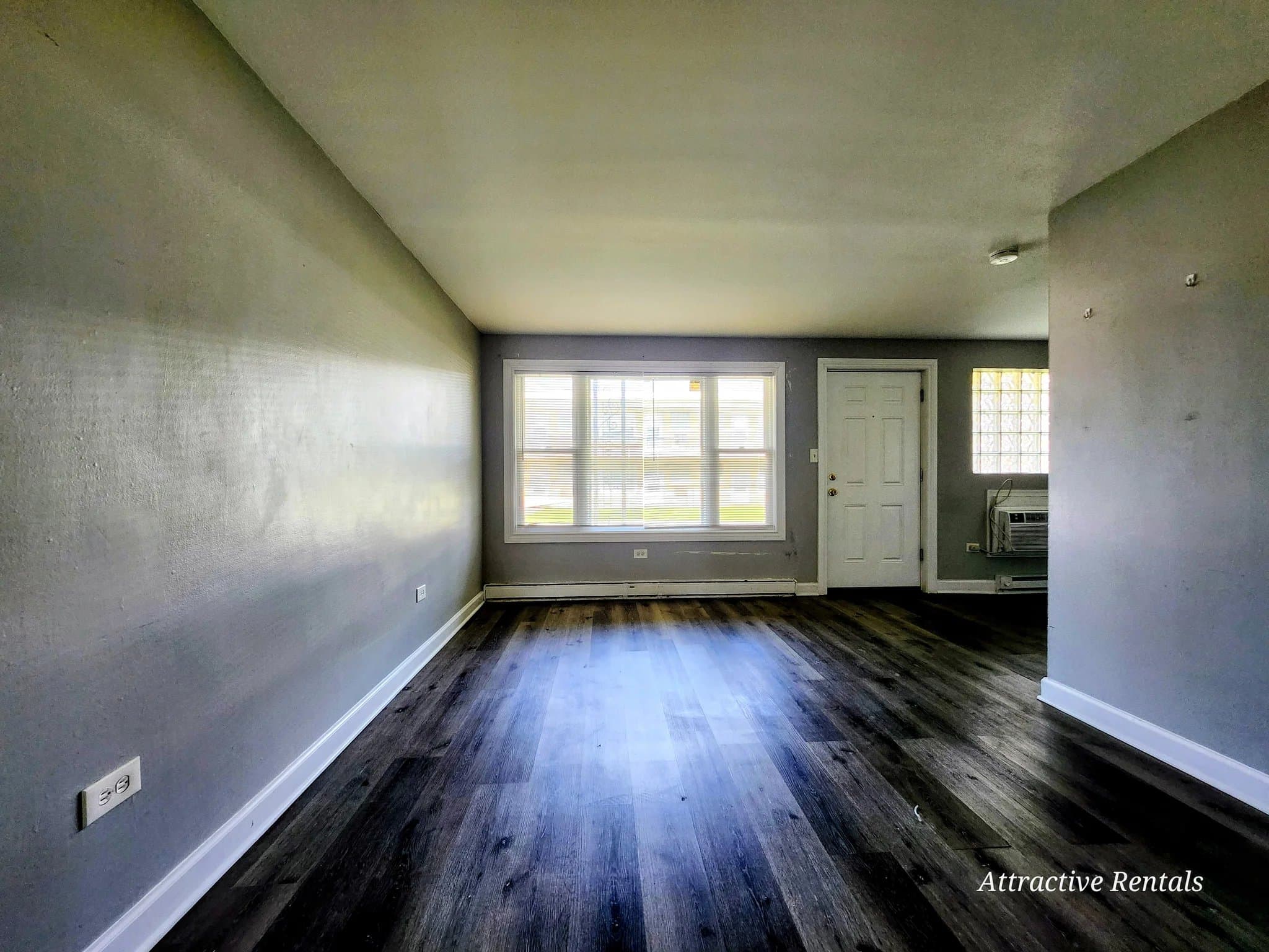 Blue Island Apartment: 2123 W 119th St #4