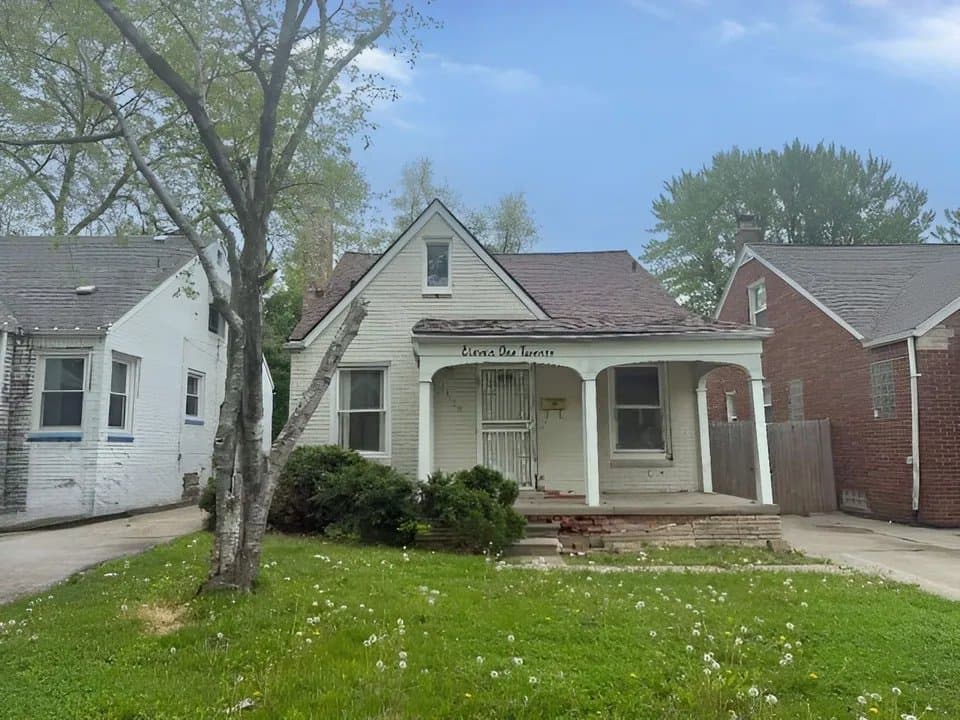 Detroit House: 11120 Lakepointe
