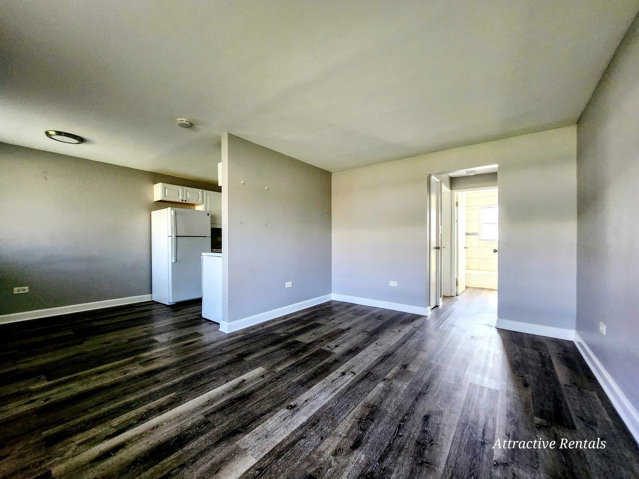 Blue Island Apartment: 2123 W 119th St #4