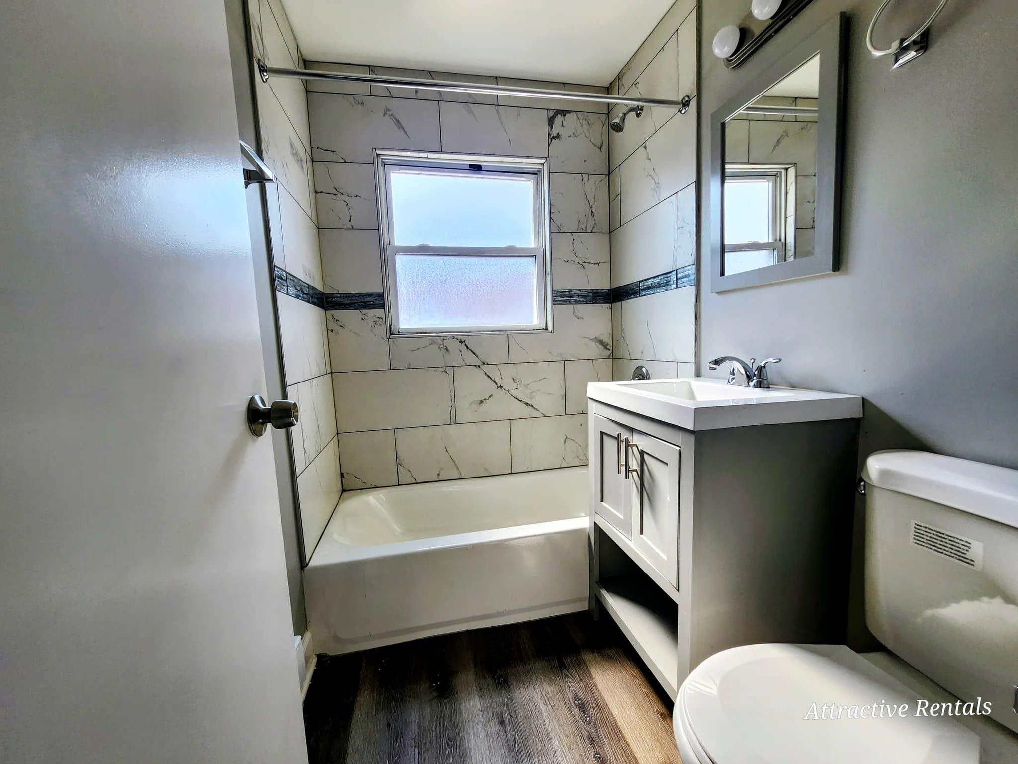Blue Island Apartment: 2123 W 119th St #4
