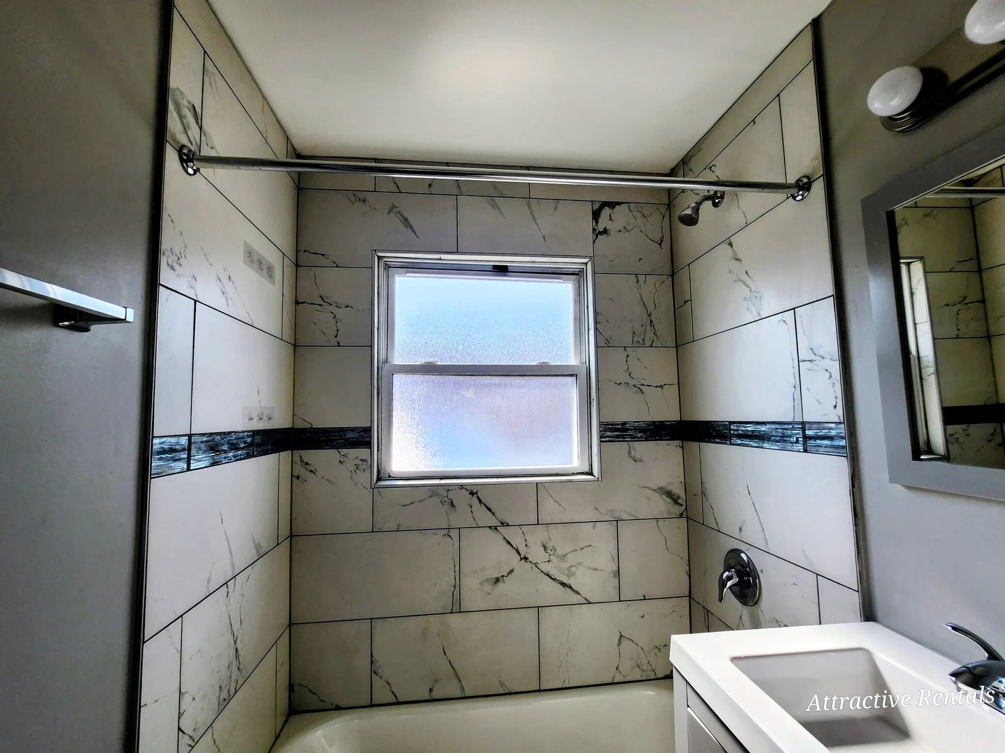 Blue Island Apartment: 2123 W 119th St #4