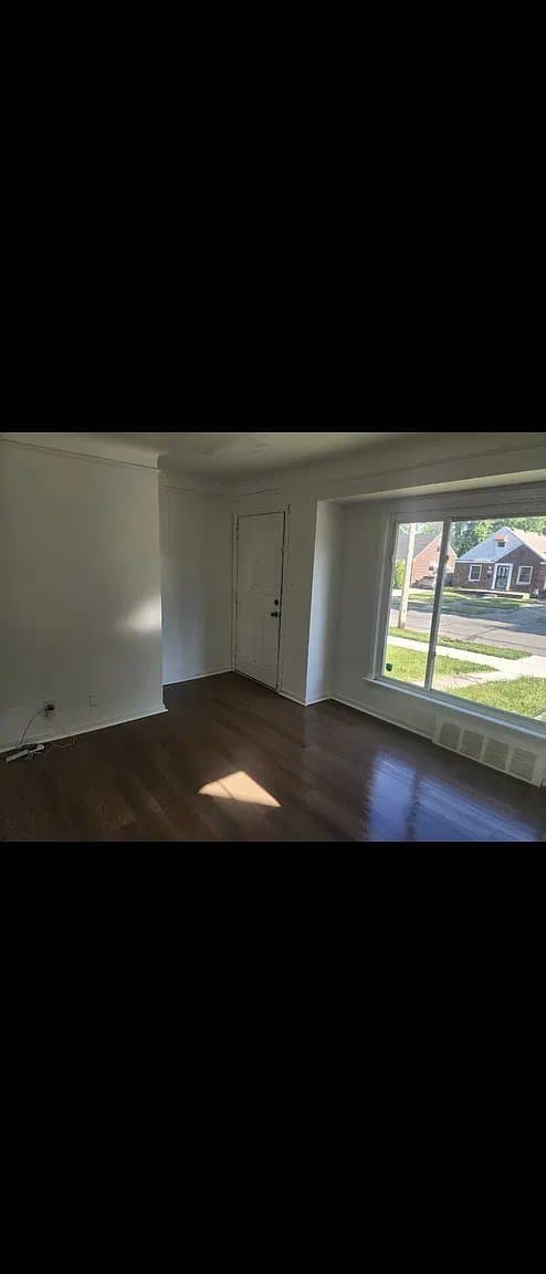 Detroit House: 16509 Tacoma