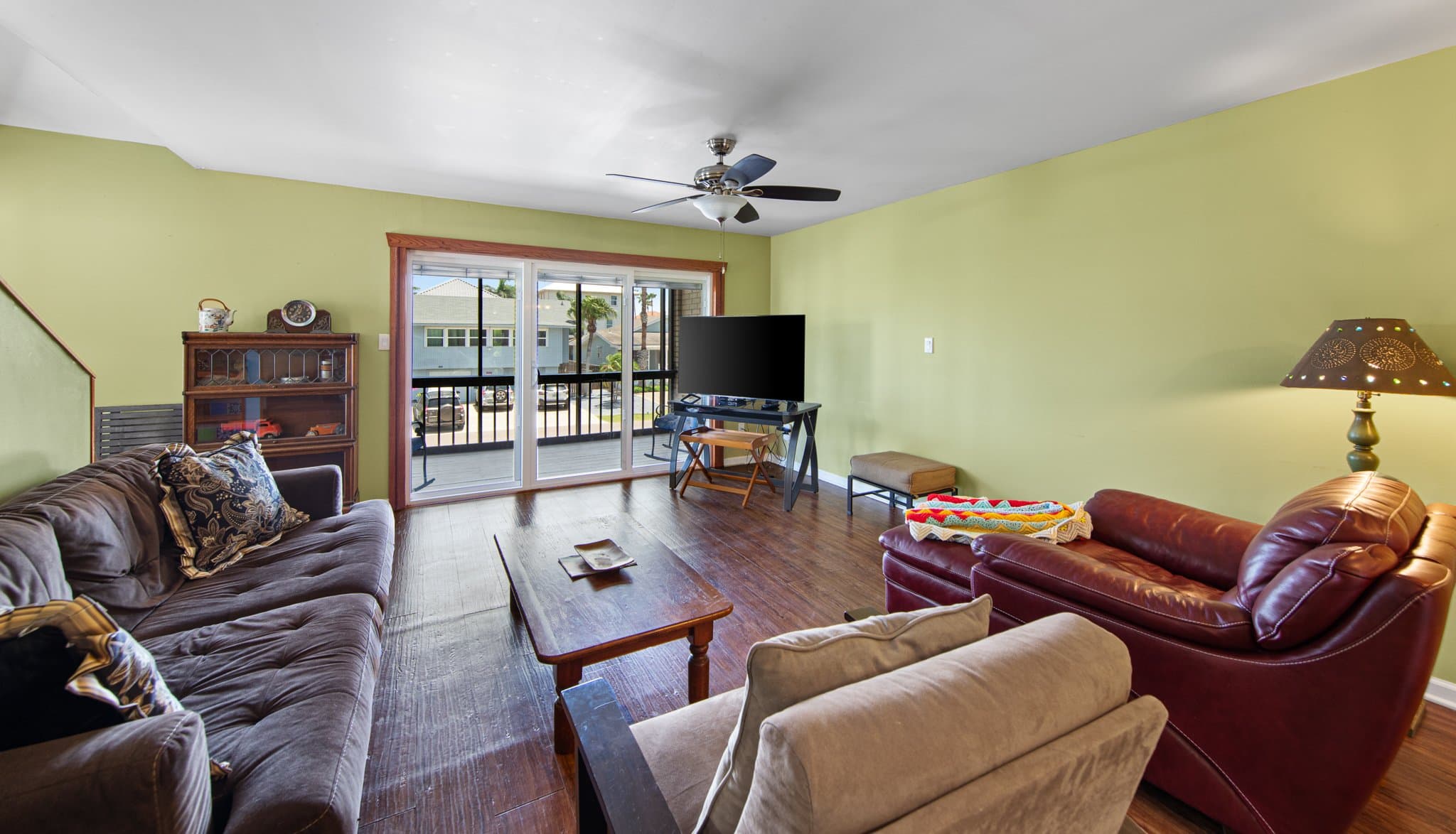 South Padre Island Condo: 114 E Dolphin St.