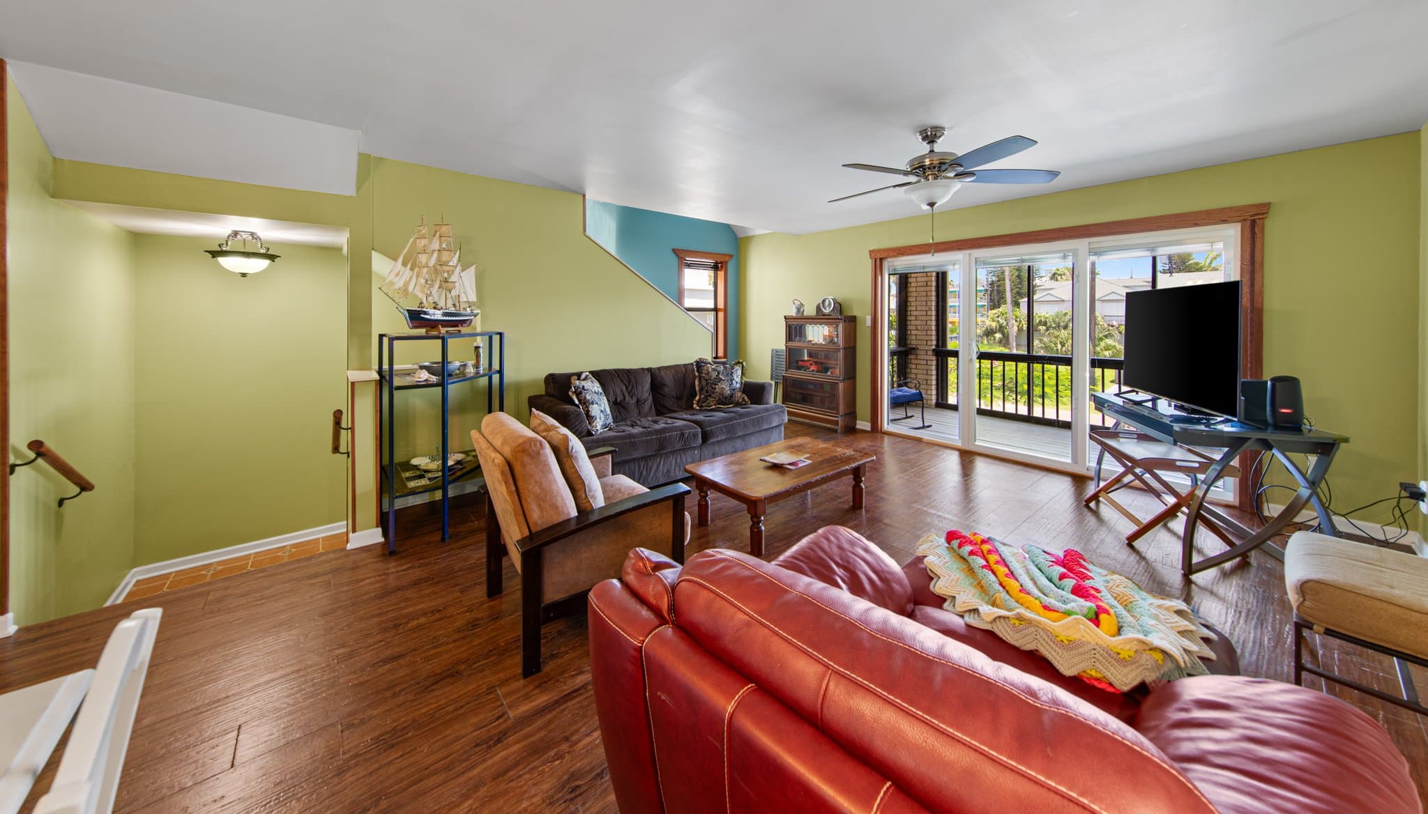 South Padre Island Condo: 114 E Dolphin St.