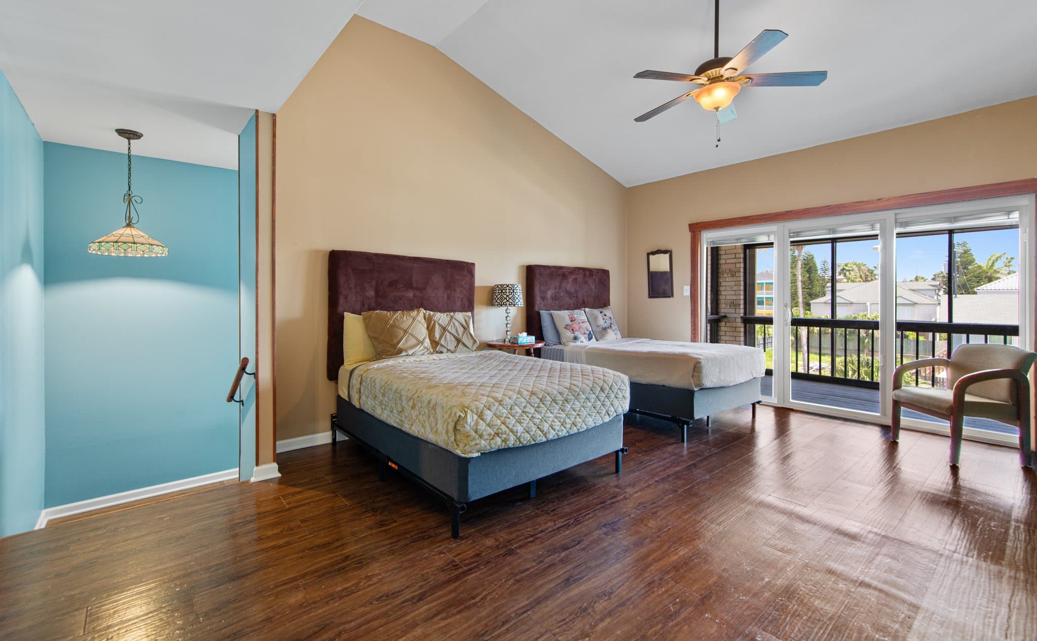 South Padre Island Condo: 114 E Dolphin St.