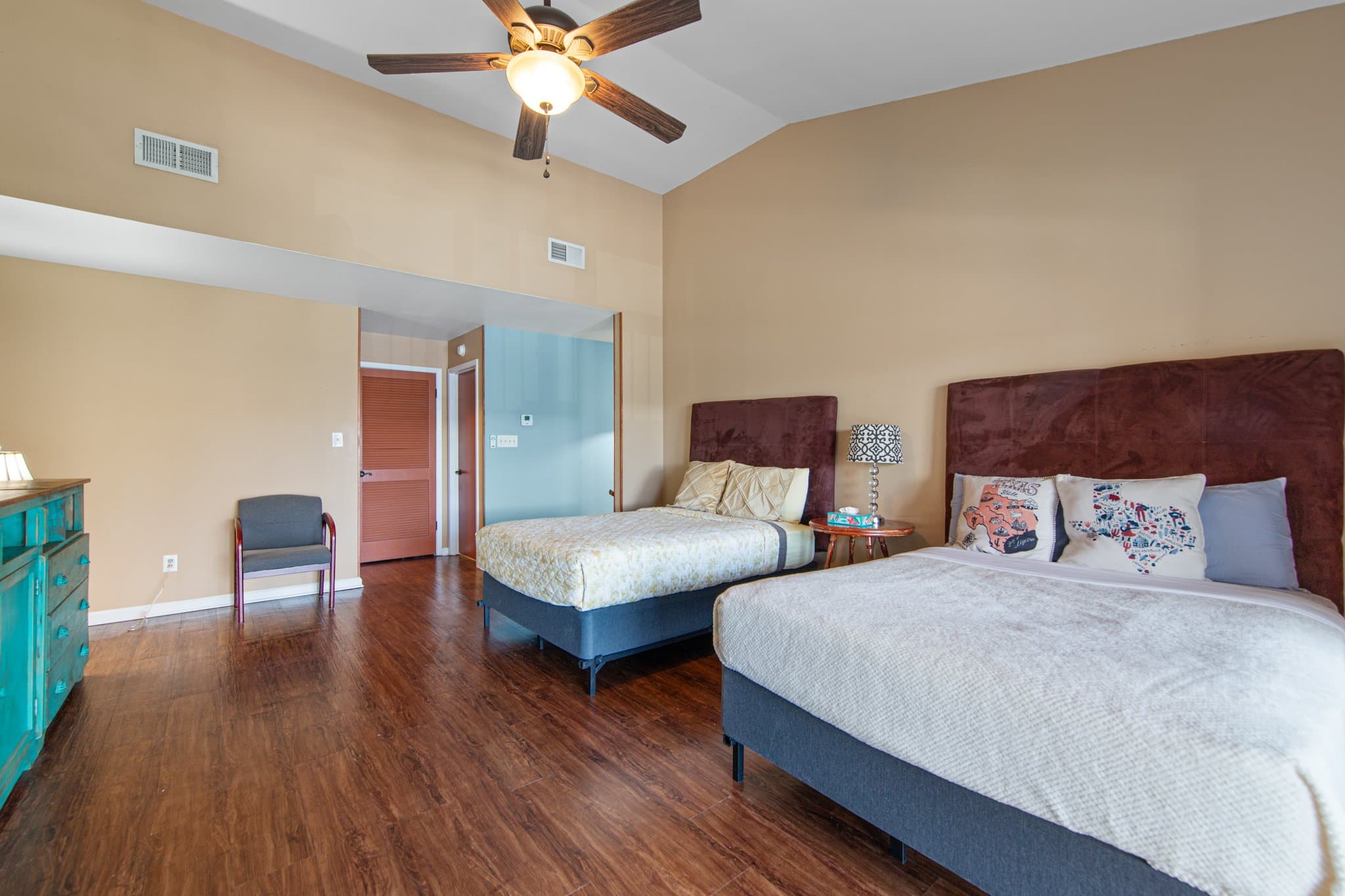 South Padre Island Condo: 114 E Dolphin St.