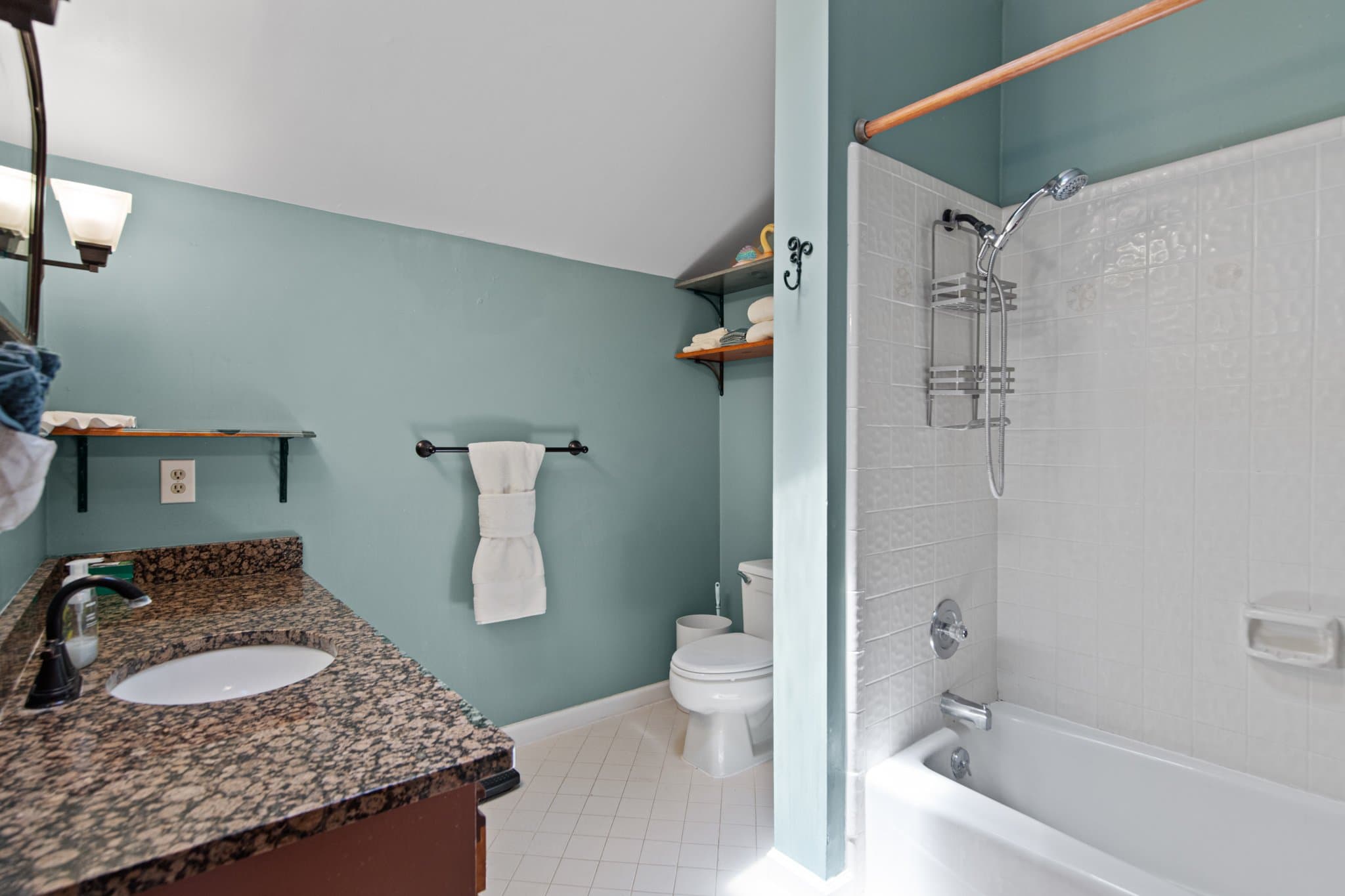 South Padre Island Condo: 114 E Dolphin St.