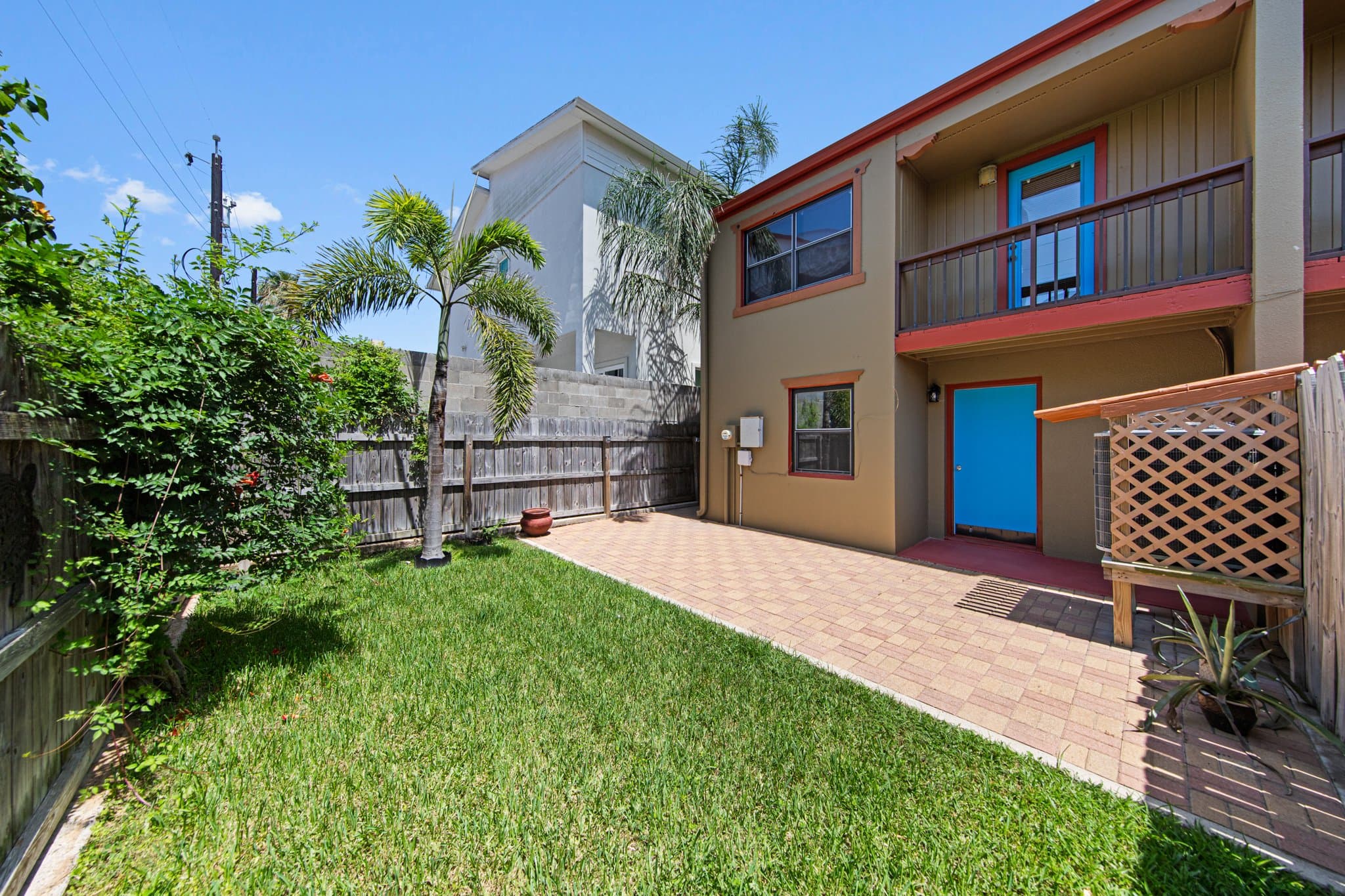 South Padre Island Condo: 114 E Dolphin St.