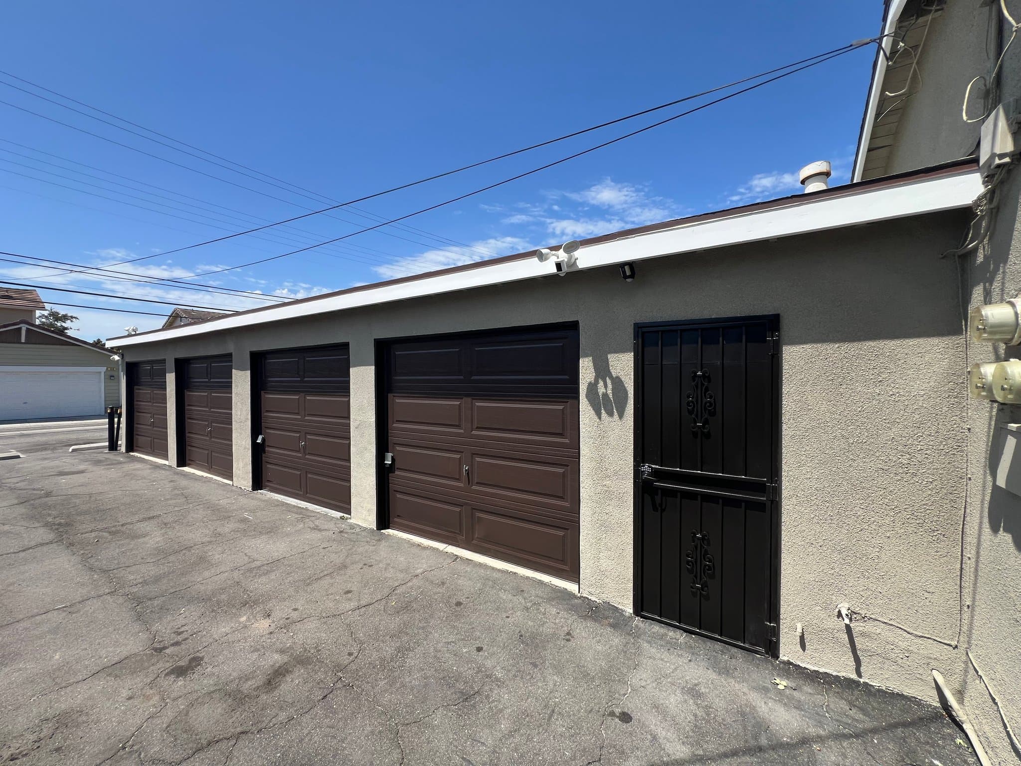 Fullerton Apartment: 358, 362, 366, 370 W. Truslow Ave
