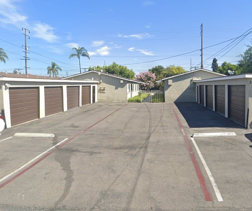 Fullerton Apartment: 358, 362, 366, 370 W. Truslow Ave