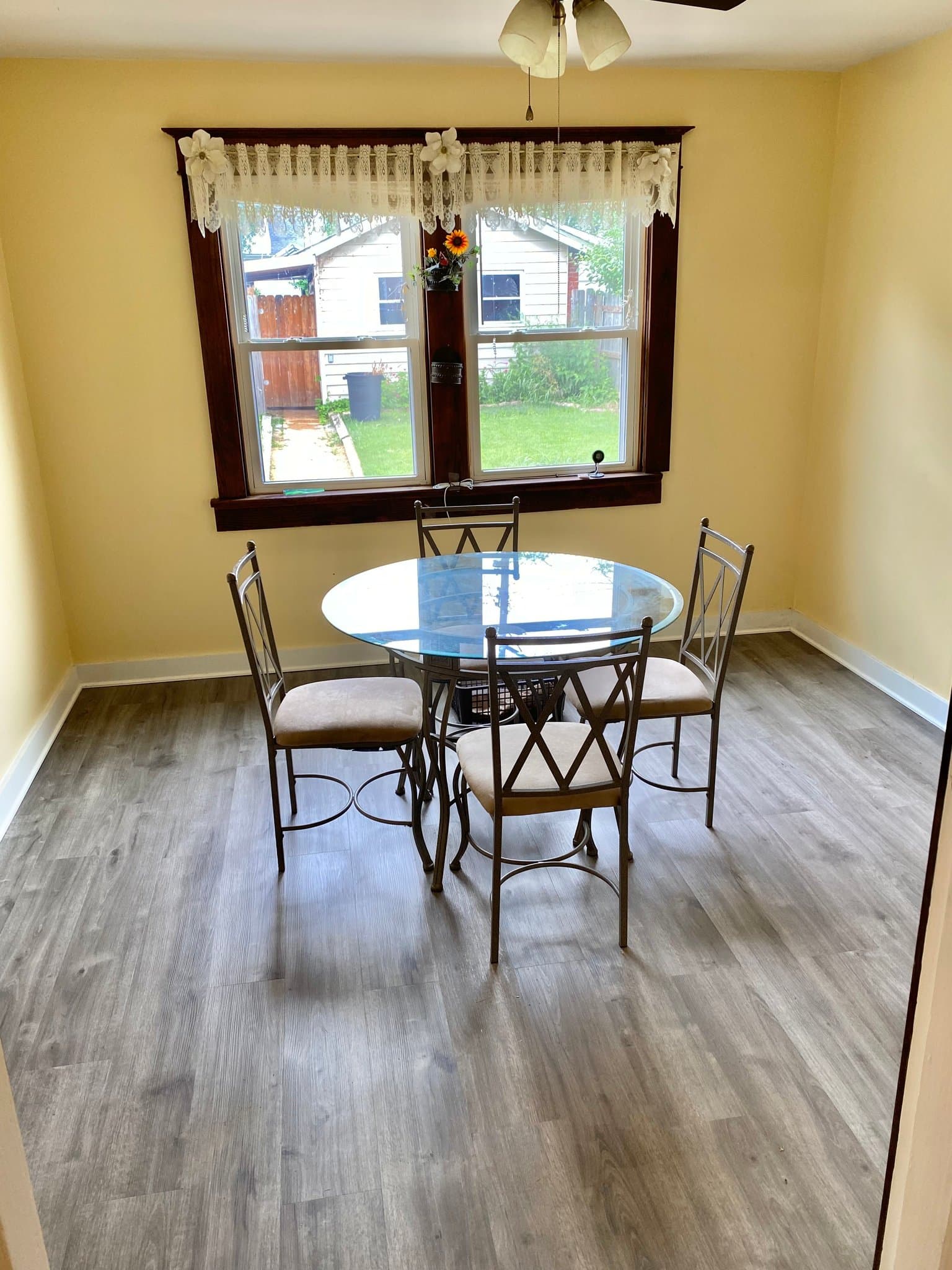 Saint Louis Single Room: 6009 Odell Street