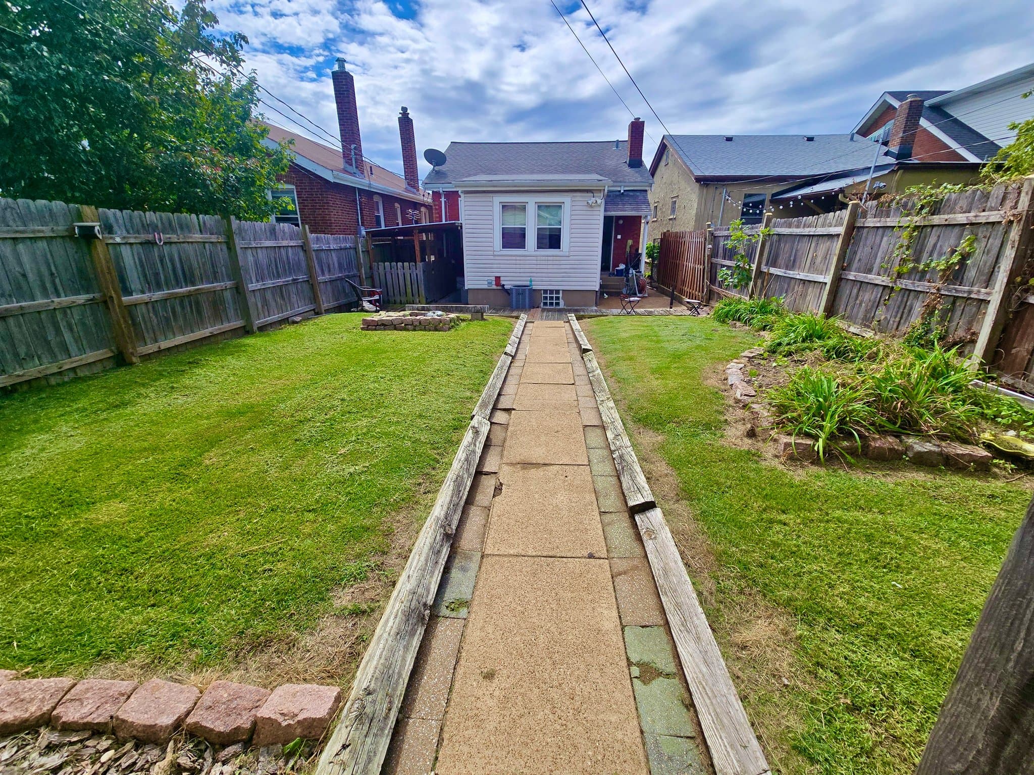 Saint Louis Single Room: 6009 Odell Street