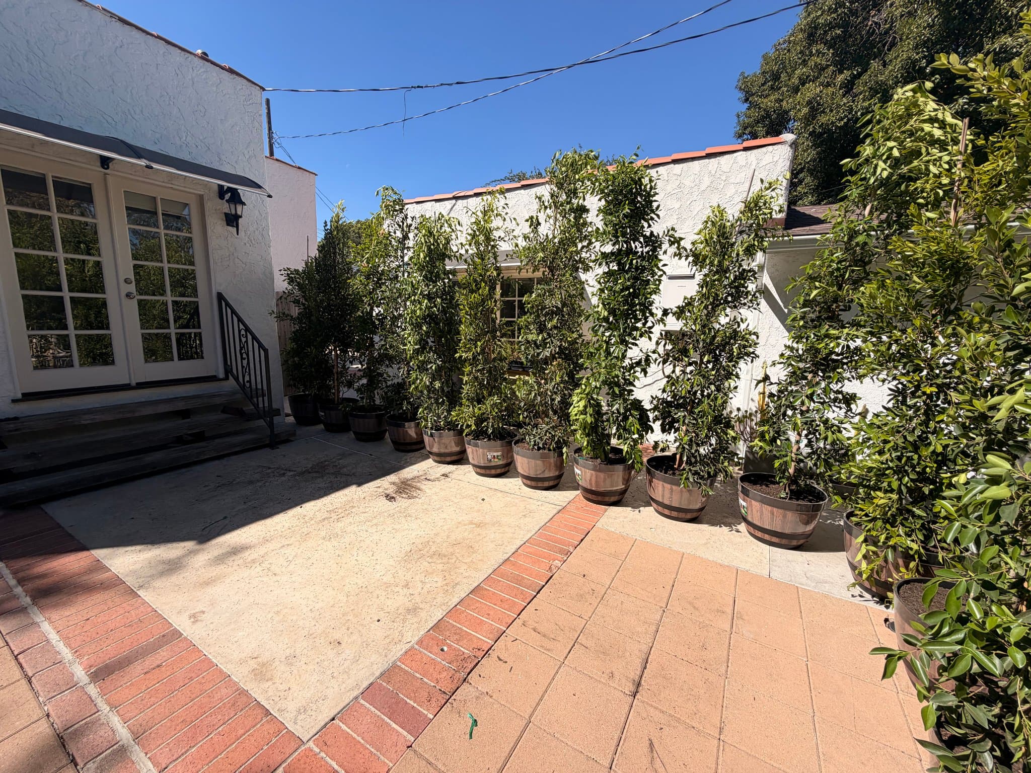 Burbank House: 236 N Myers St