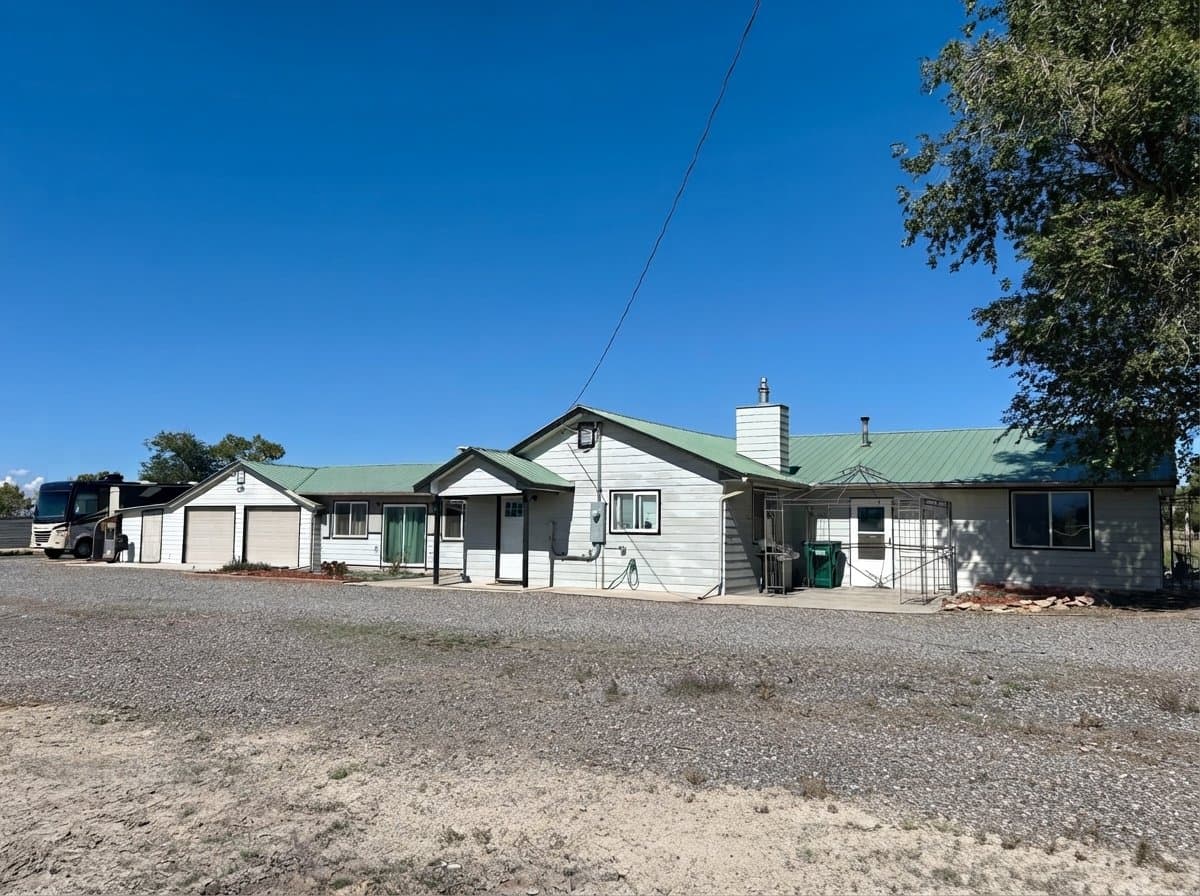 Montrose House: 11311 6450 Road