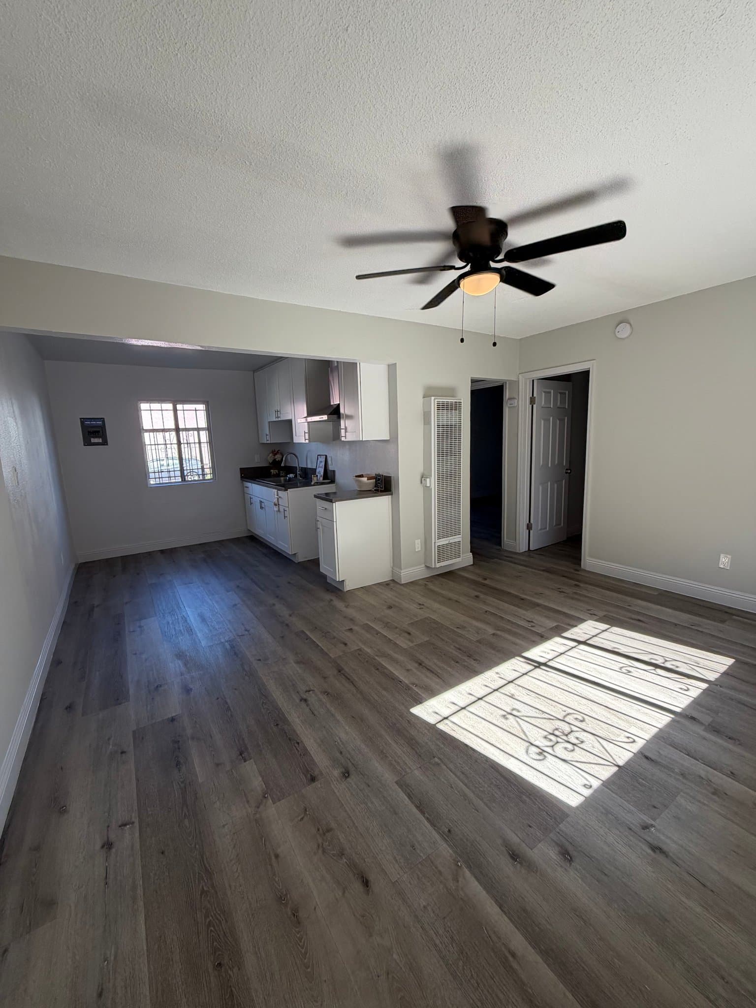 Los Angeles Apartment: 7400 S Hoover St