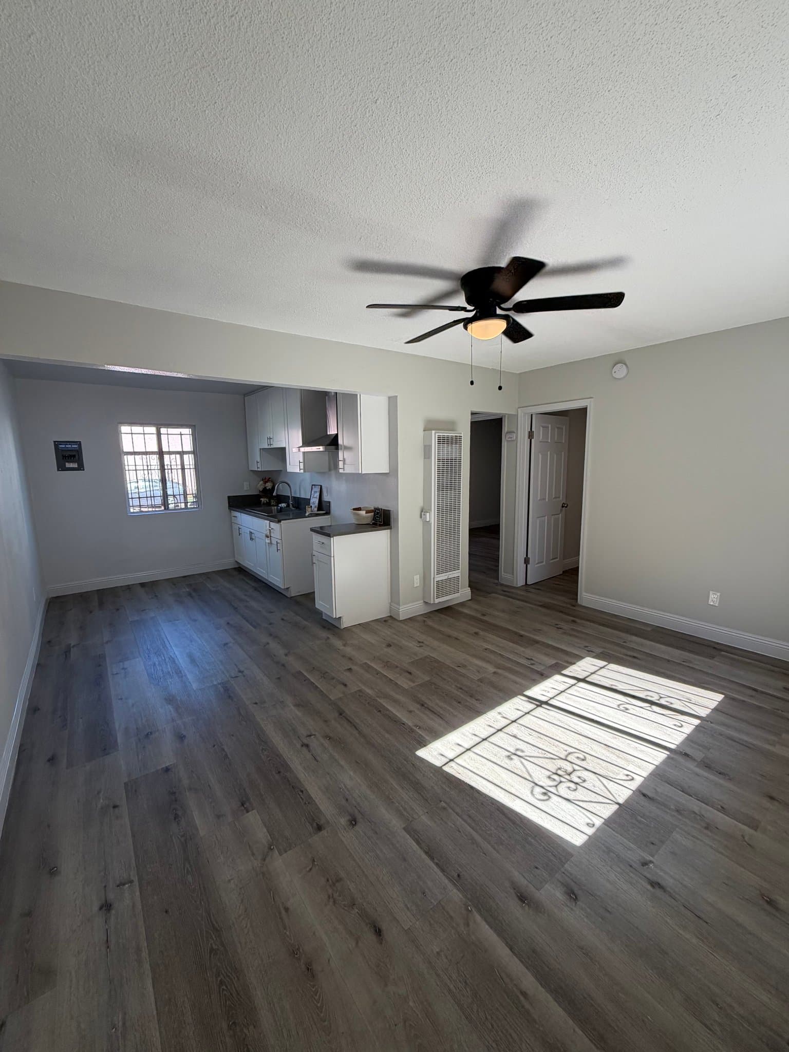 Los Angeles Apartment: 7400 S Hoover St