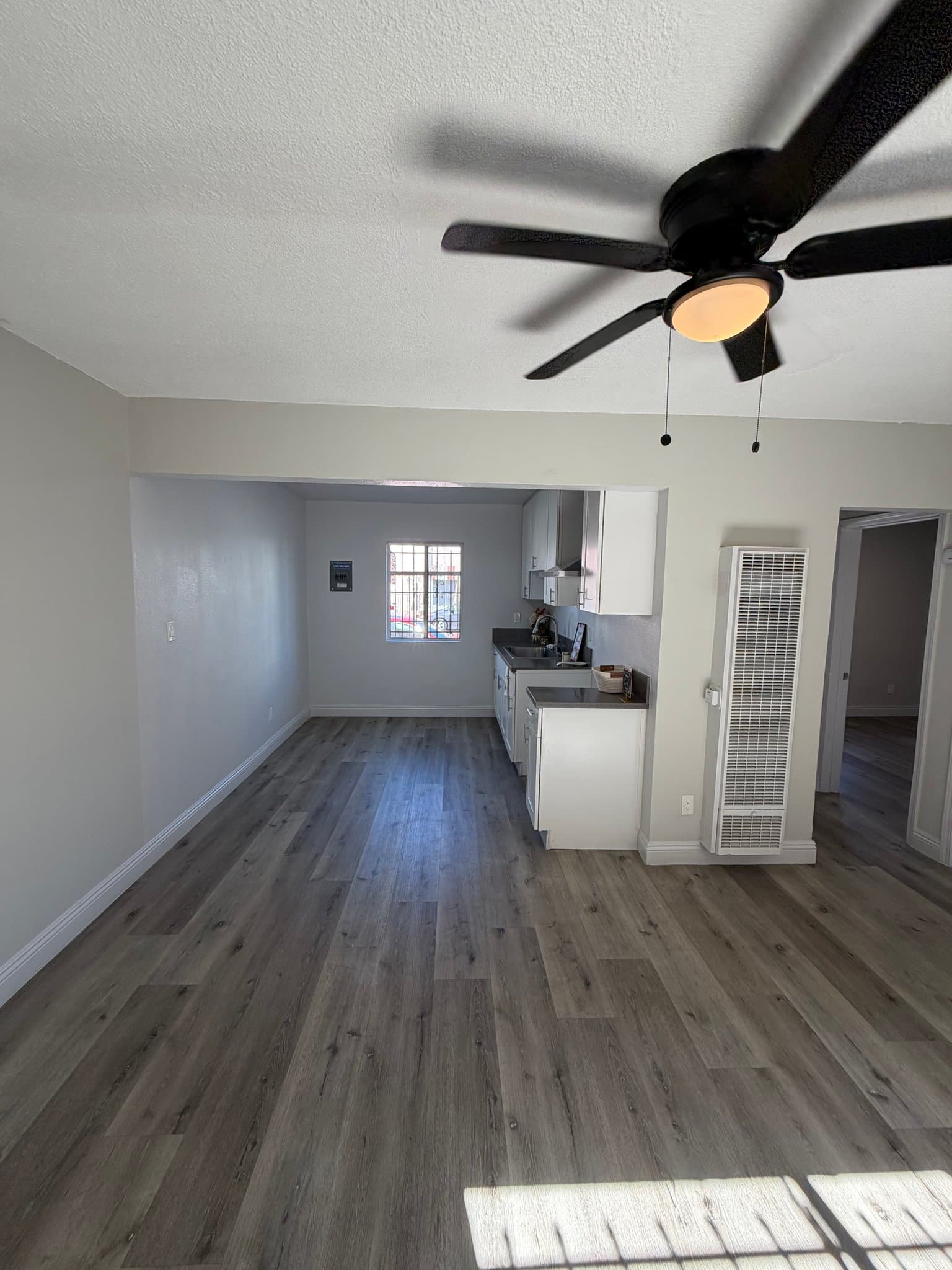 Los Angeles Apartment: 7400 S Hoover St