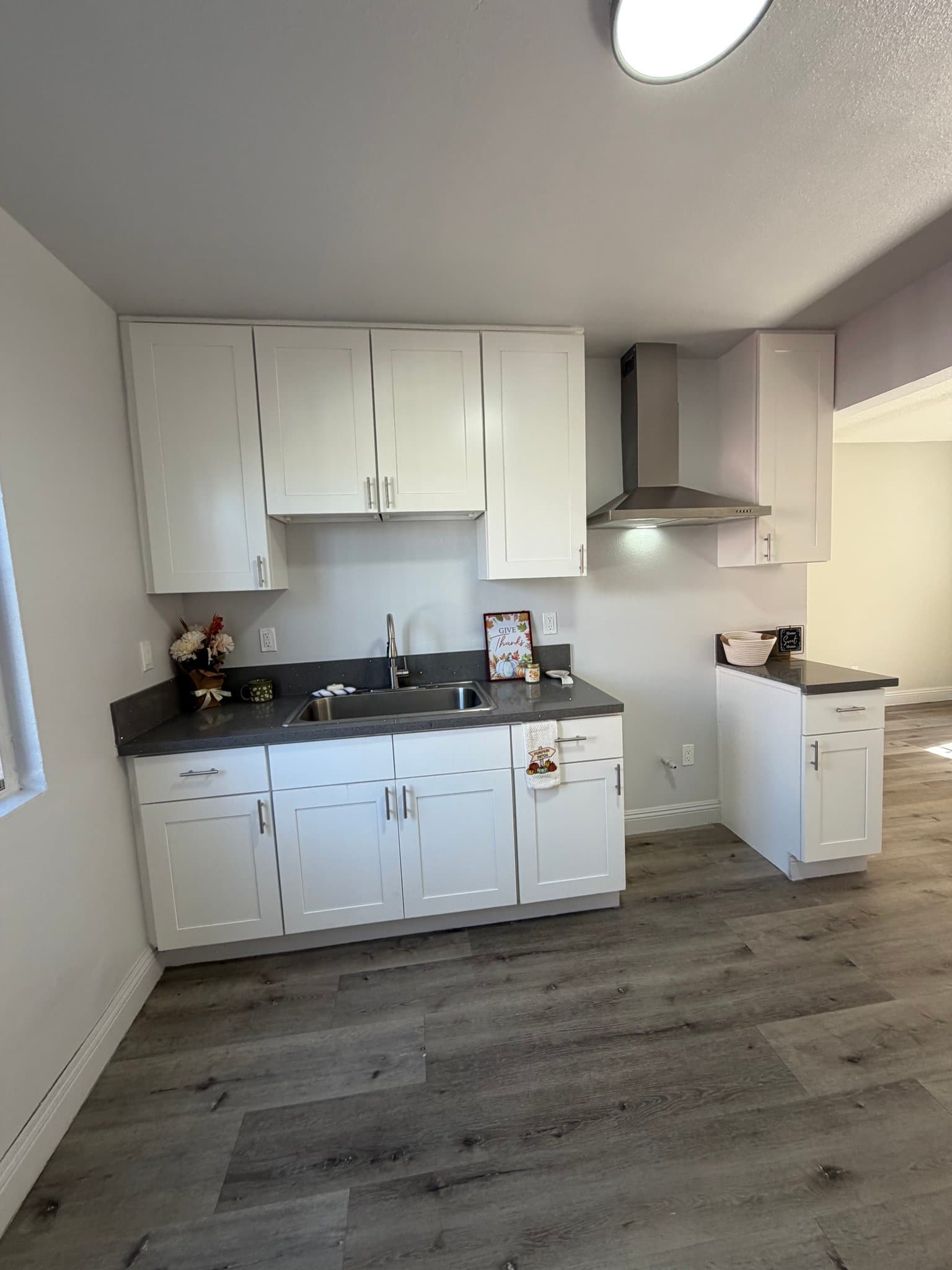 Los Angeles Apartment: 7400 S Hoover St