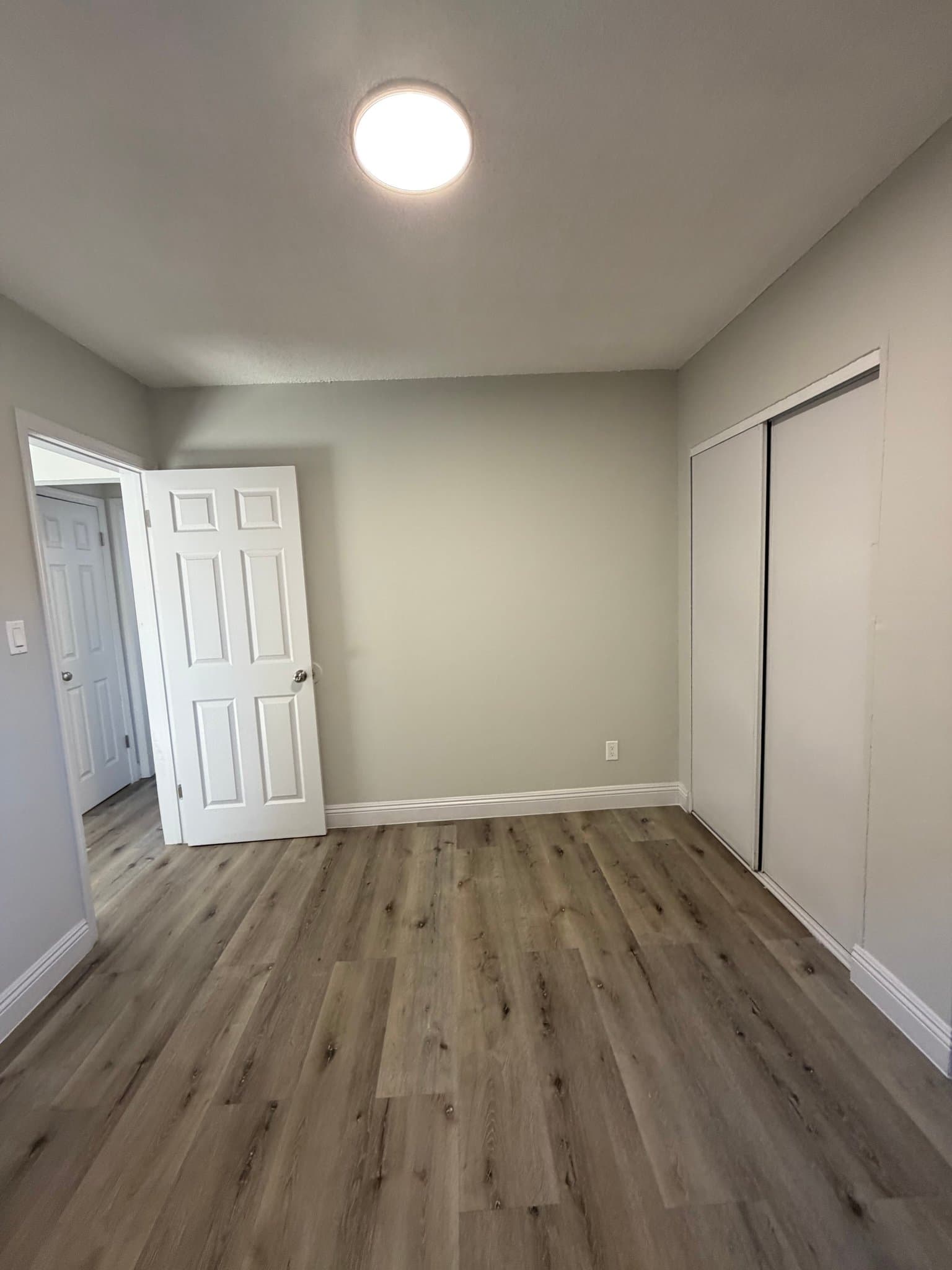 Los Angeles Apartment: 7400 S Hoover St