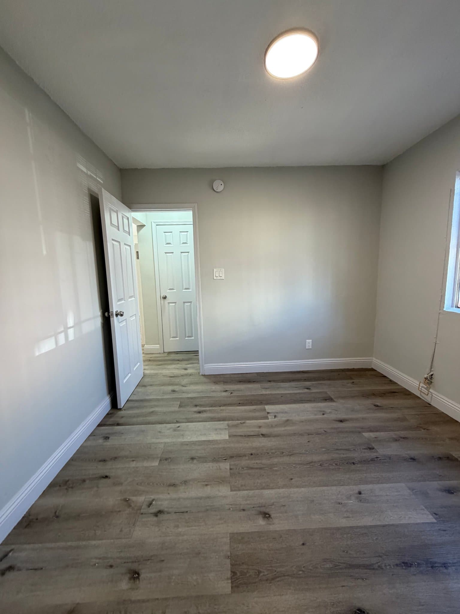 Los Angeles Apartment: 7400 S Hoover St
