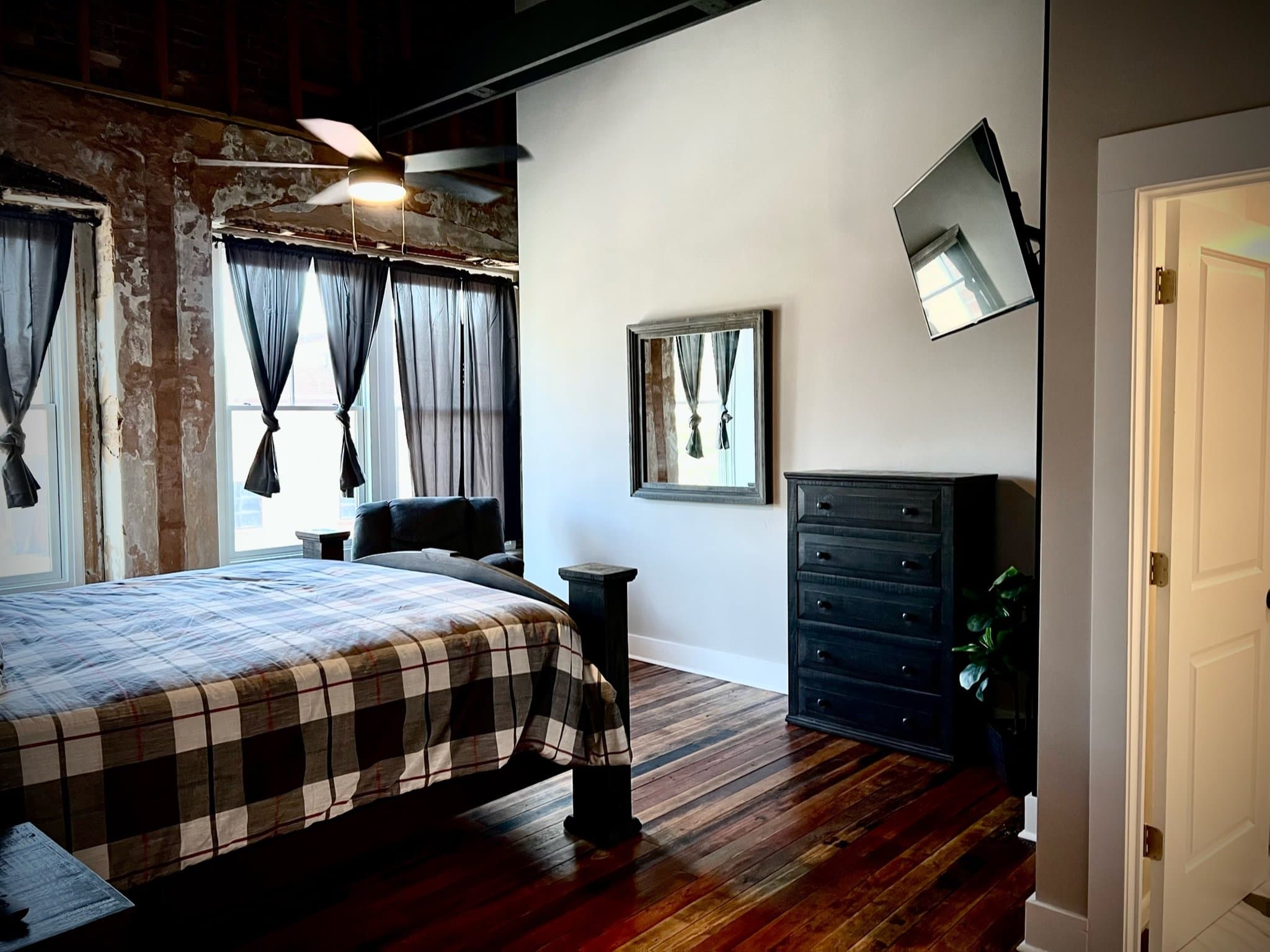 Toccoa Apartment: 26 Doyle St