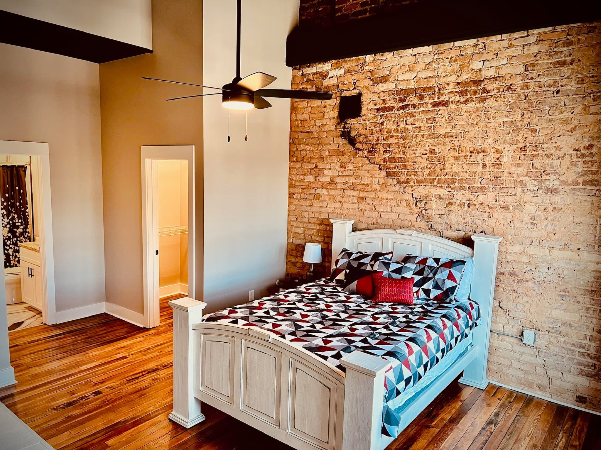 Toccoa Apartment: 26 Doyle St