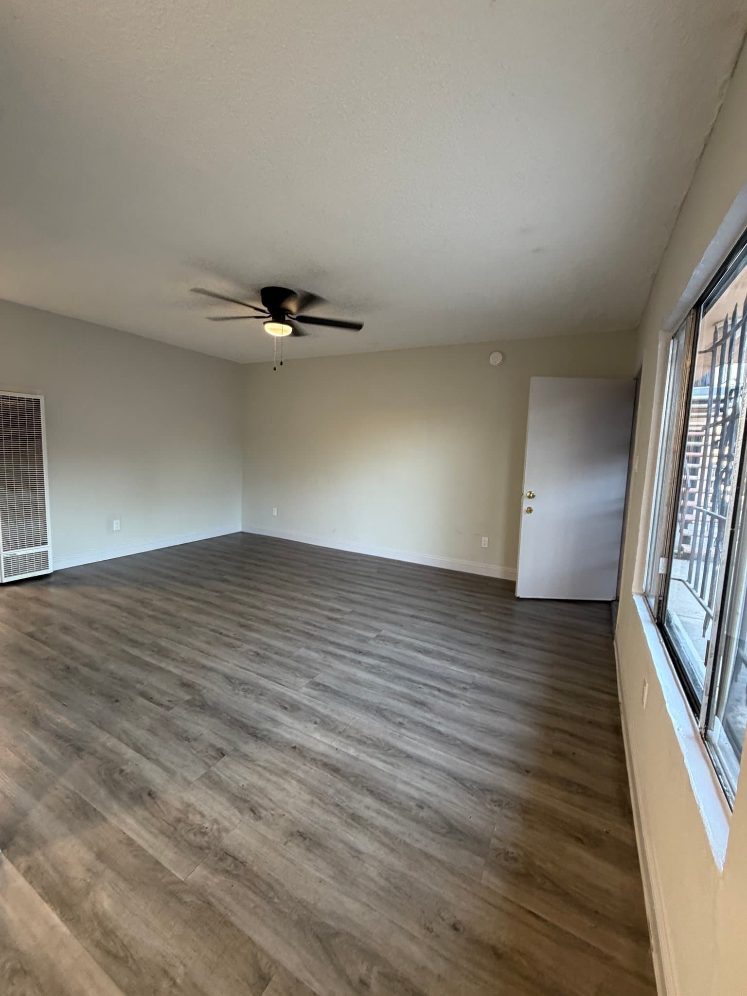 Los Angeles Apartment: 600 w 93rd St