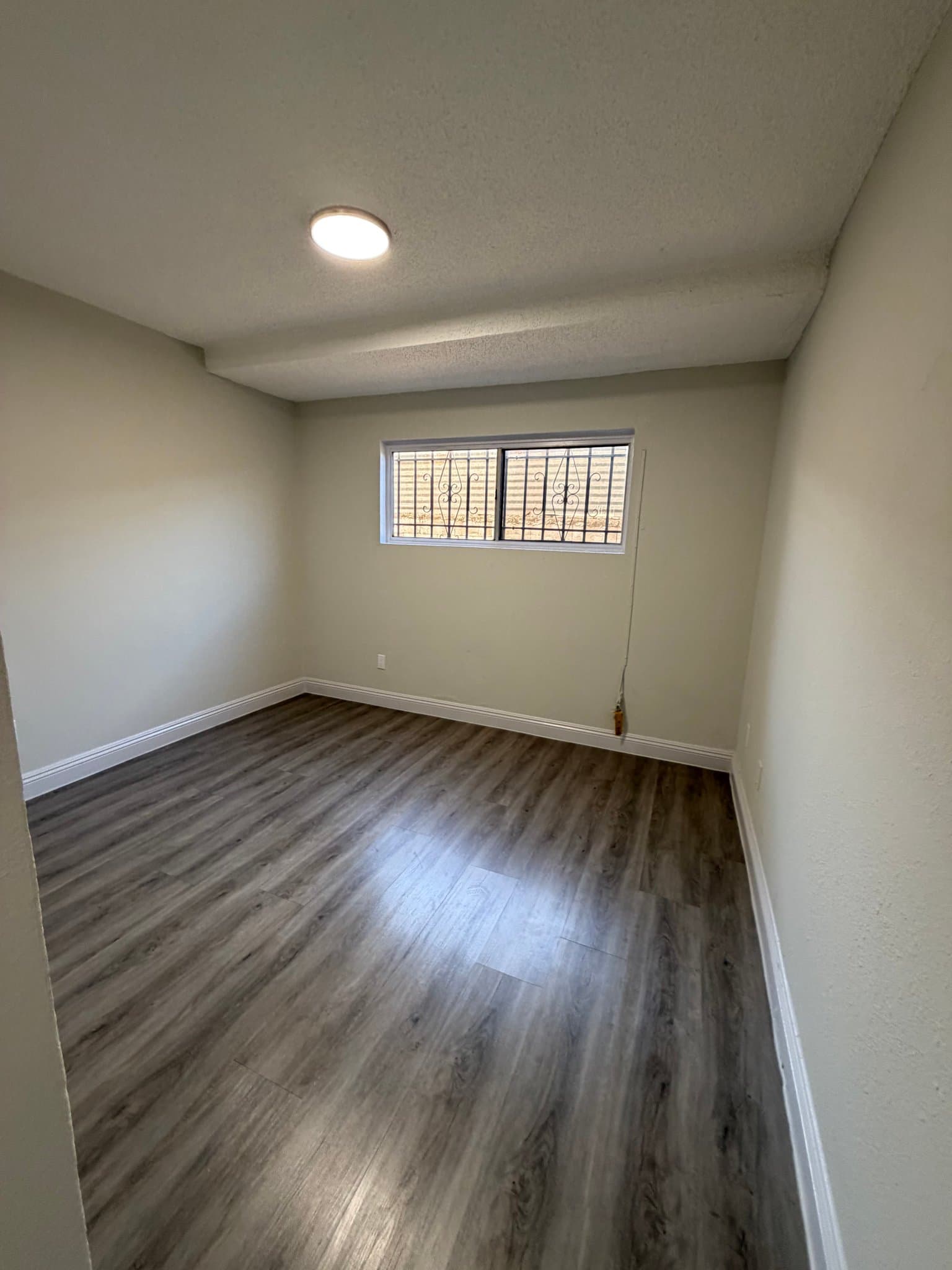 Los Angeles Apartment: 600 w 93rd St