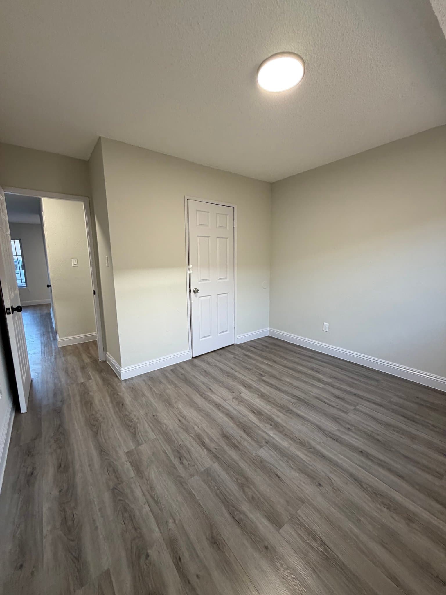 Los Angeles Apartment: 600 w 93rd St