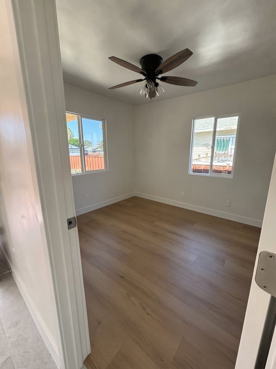 Los Angeles House: 9318 Hooper Ave