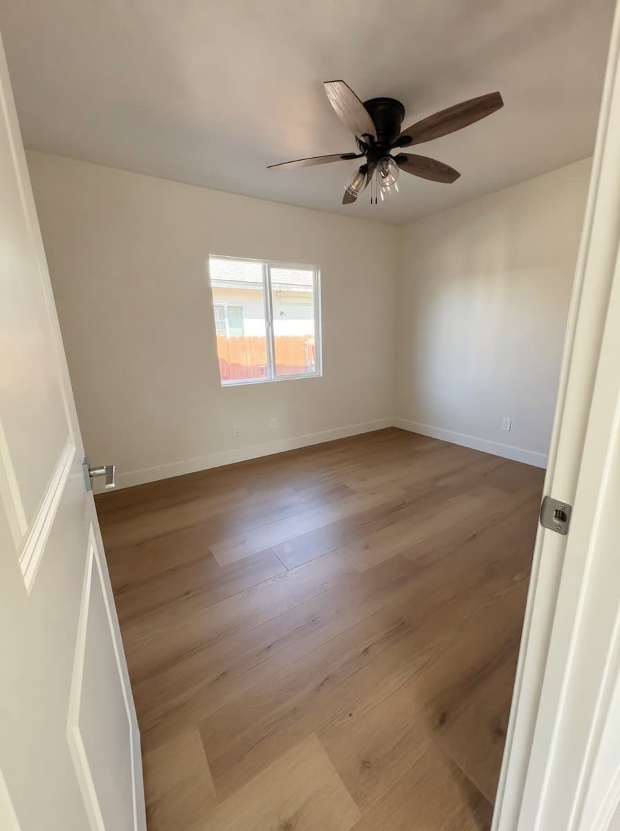 Los Angeles House: 9318 Hooper Ave