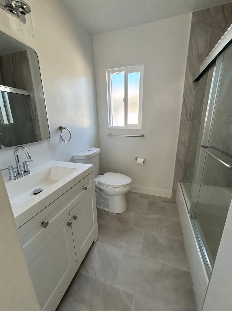 Los Angeles House: 9318 Hooper Ave