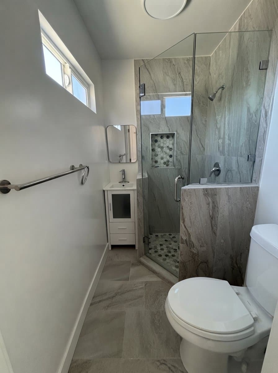 Los Angeles House: 9318 Hooper Ave