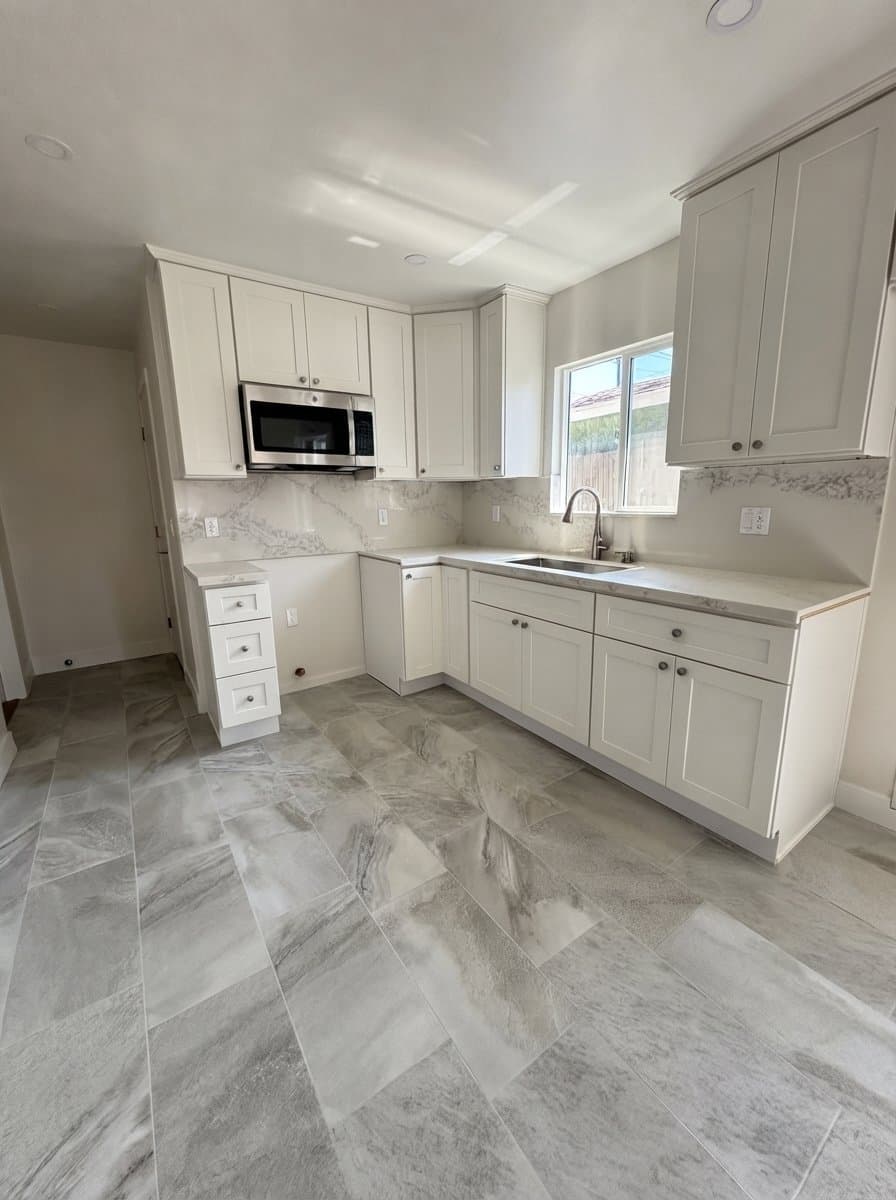 Los Angeles House: 9318 Hooper Ave