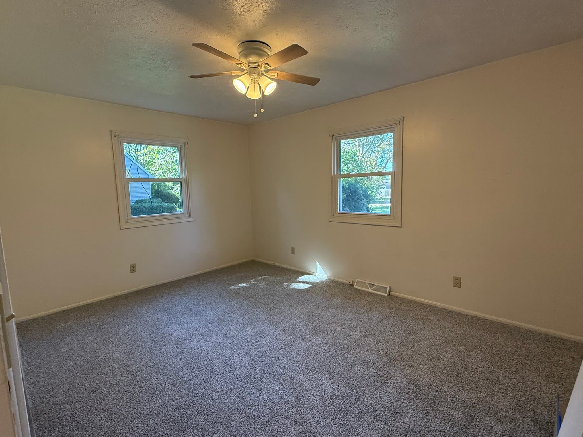 Painesville Multiplex: 23 Angela Cir