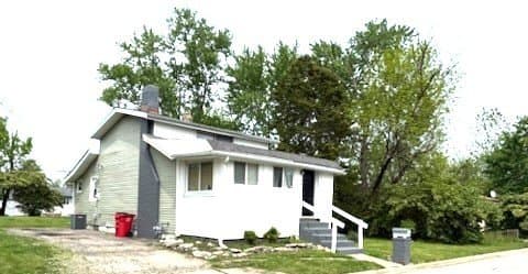 Grove City House: 3556 Central Ave