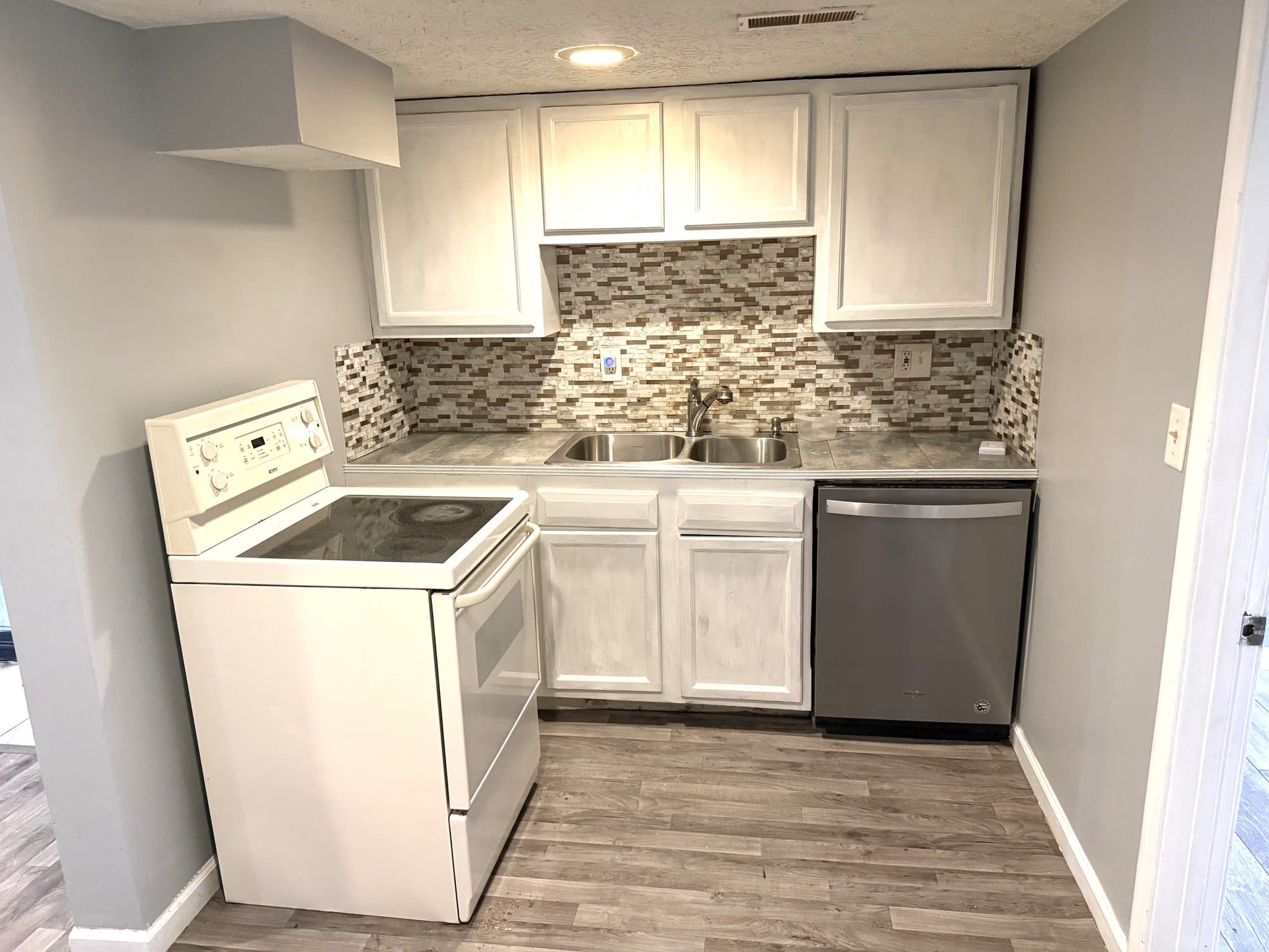 Grove City House: 3556 Central Ave