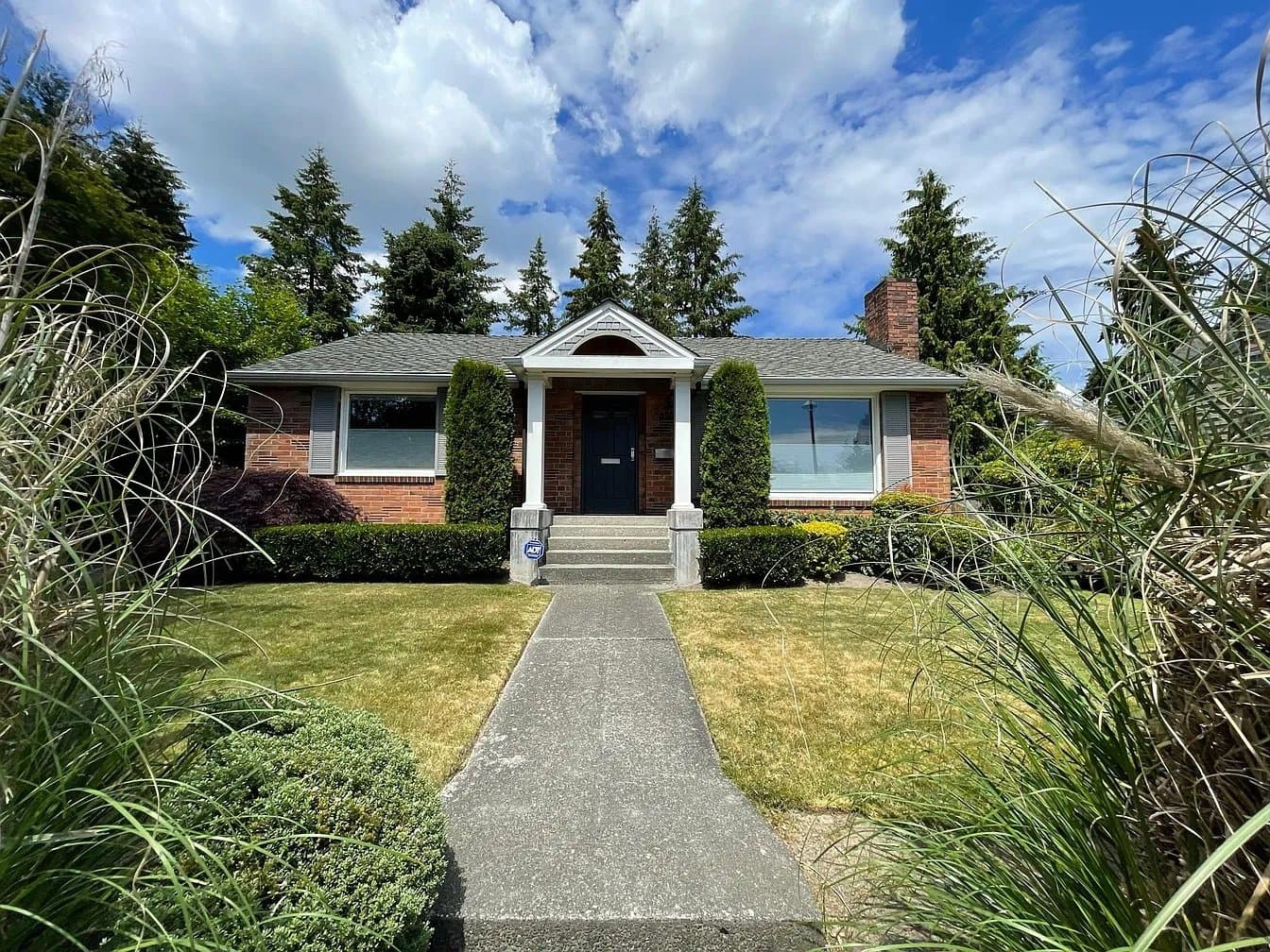 Seattle House: 5316 NE 74th St
