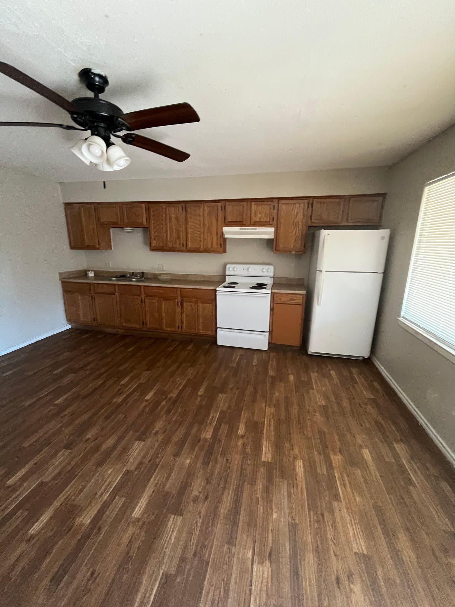 Paris Single Room: 750 Bonham Street #200