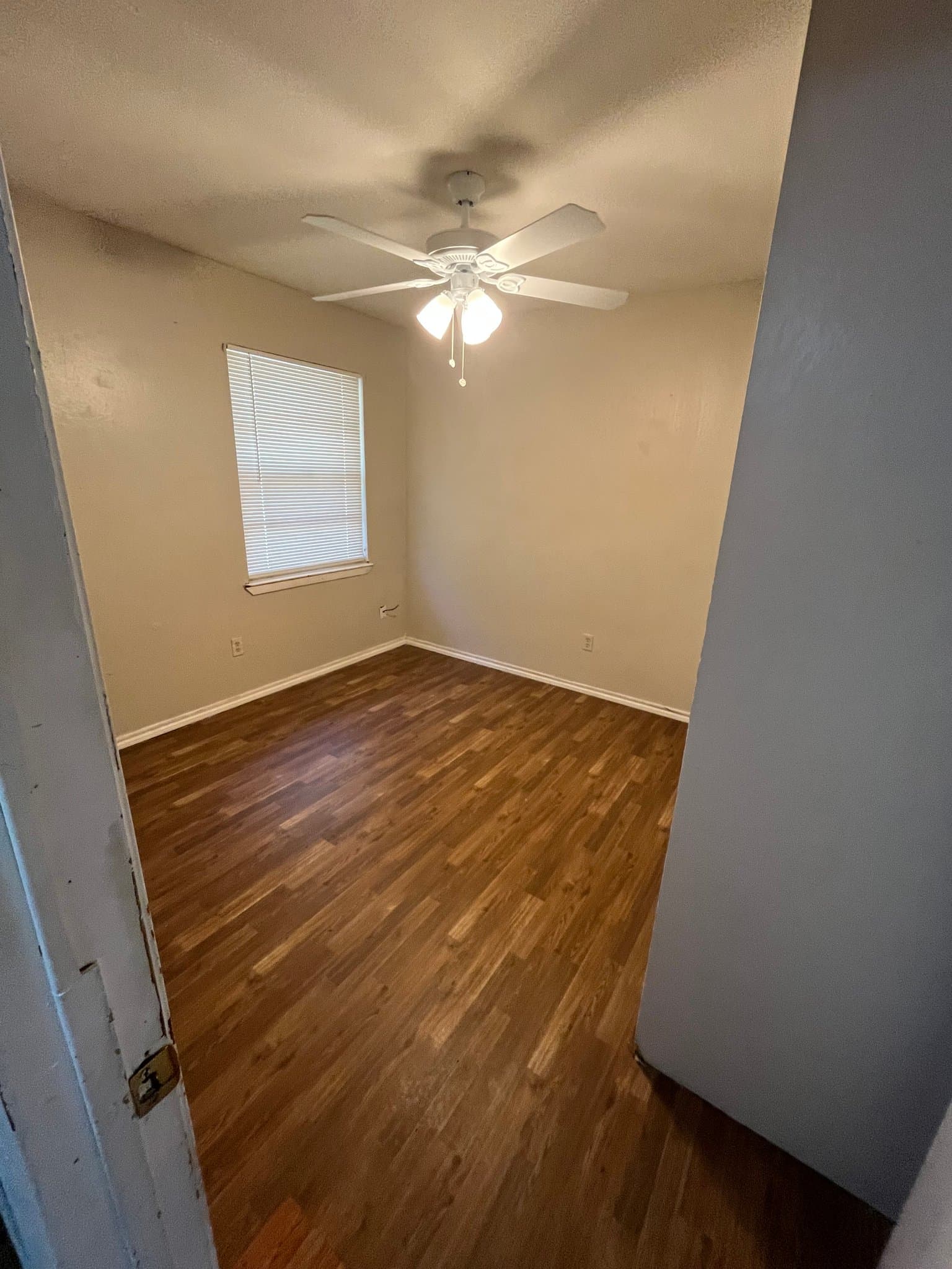 Paris Single Room: 750 Bonham Street #200