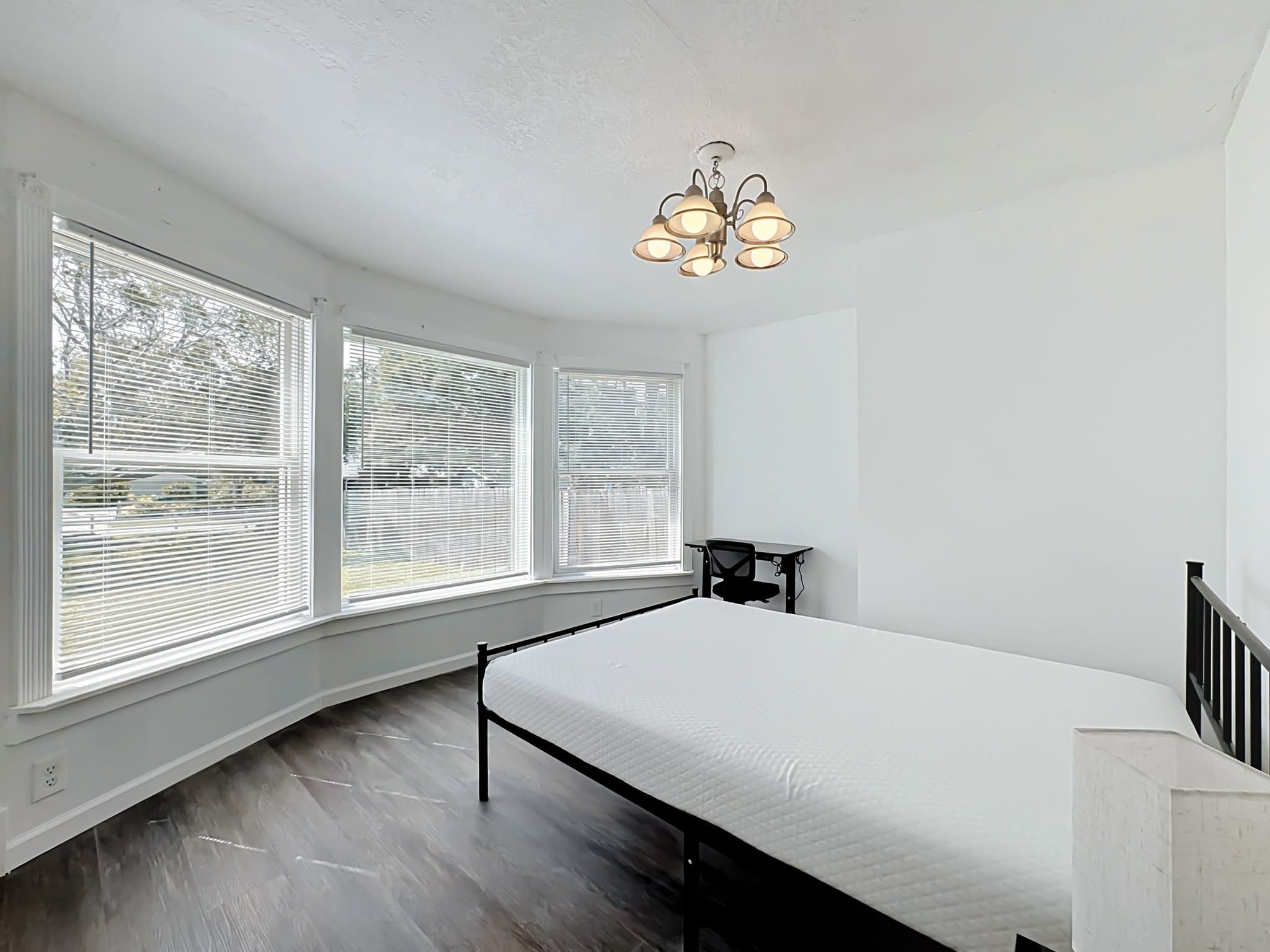 palmetto Single Room: 1605 10th avenue west
